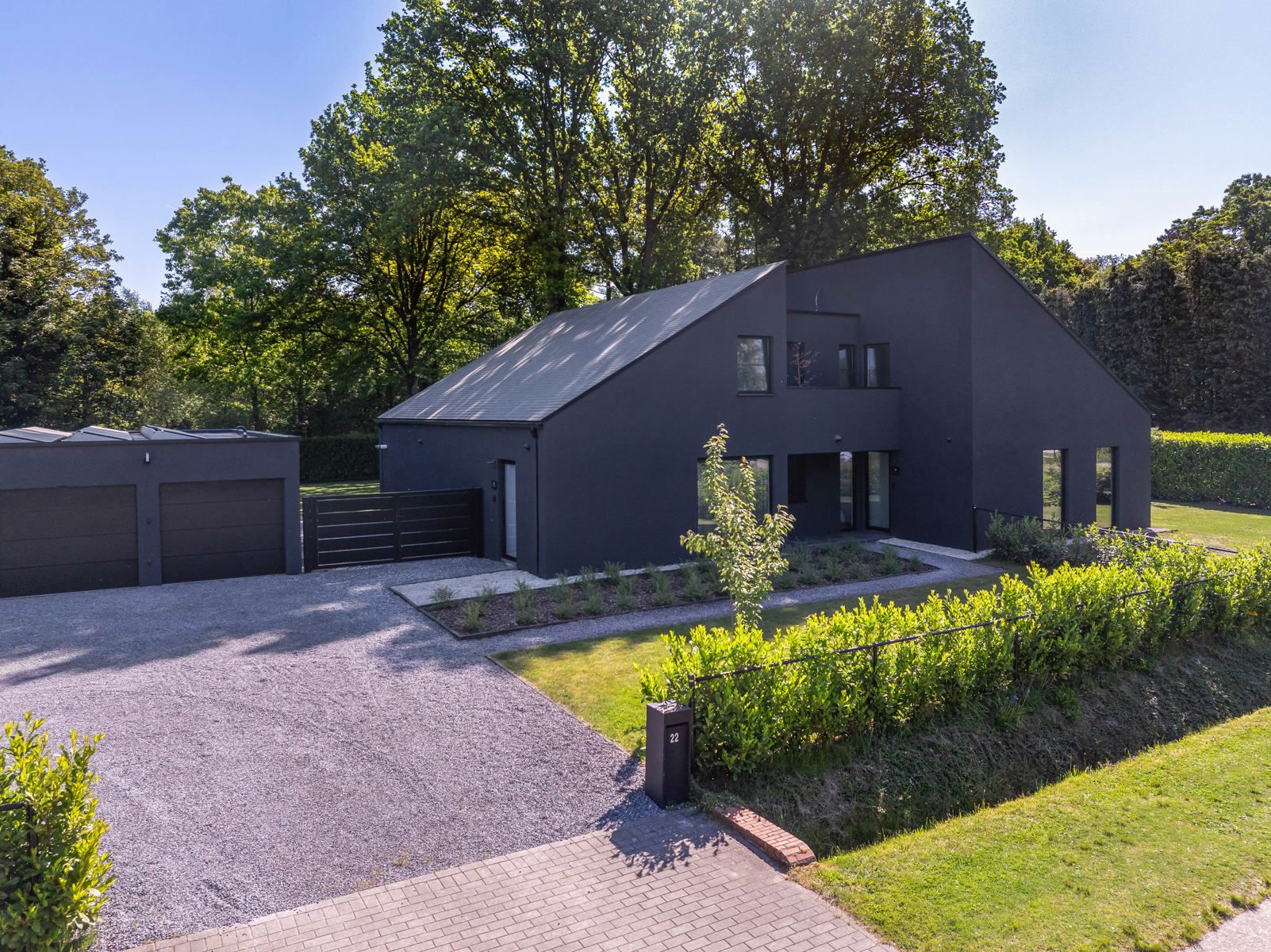 Instapklare volledig vernieuwbouwde villa met praktijkruimte foto 2