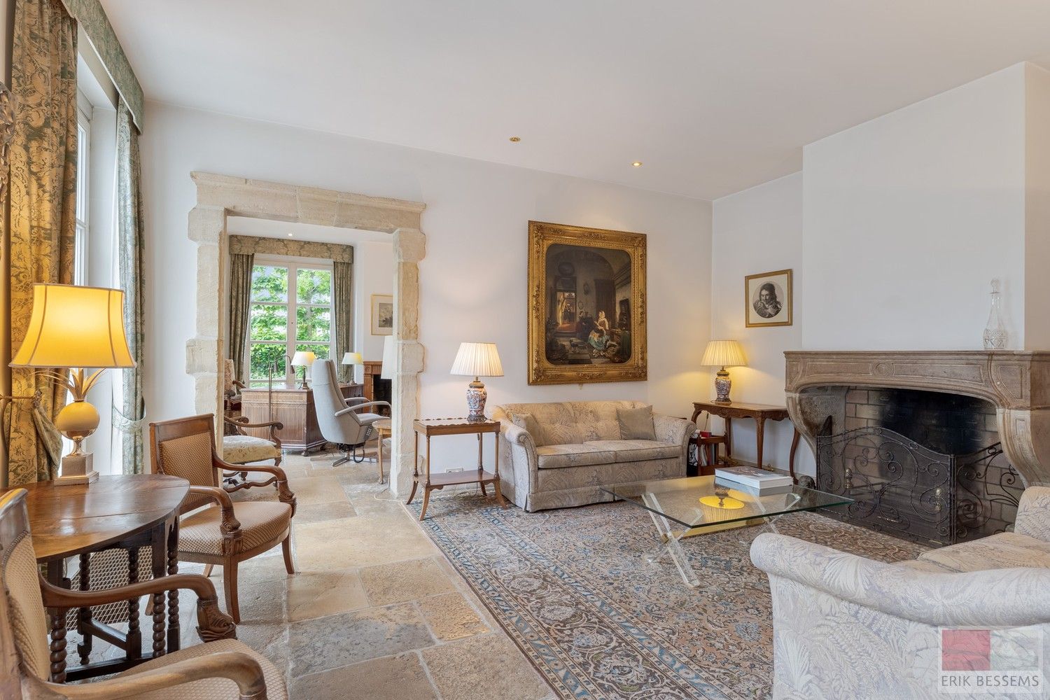 Prachtige vrijstaande villa met Franse allure, gelegen op een royaal perceel van 1.211 m², biedt een riante woonoppervlakte van 309 m² foto 7