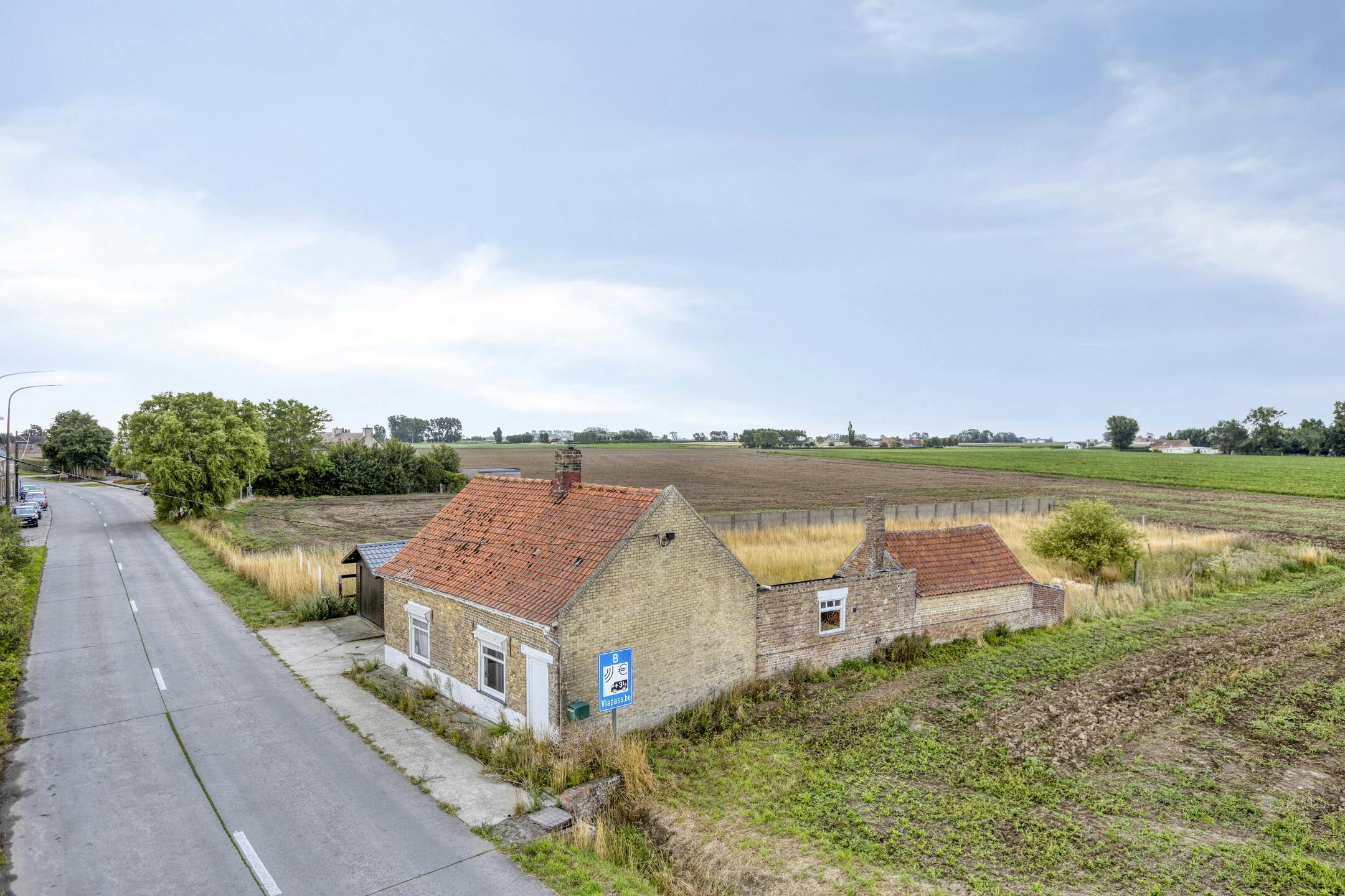 Te renoveren/af te breken woning te Leisele (Alveringem). foto 2