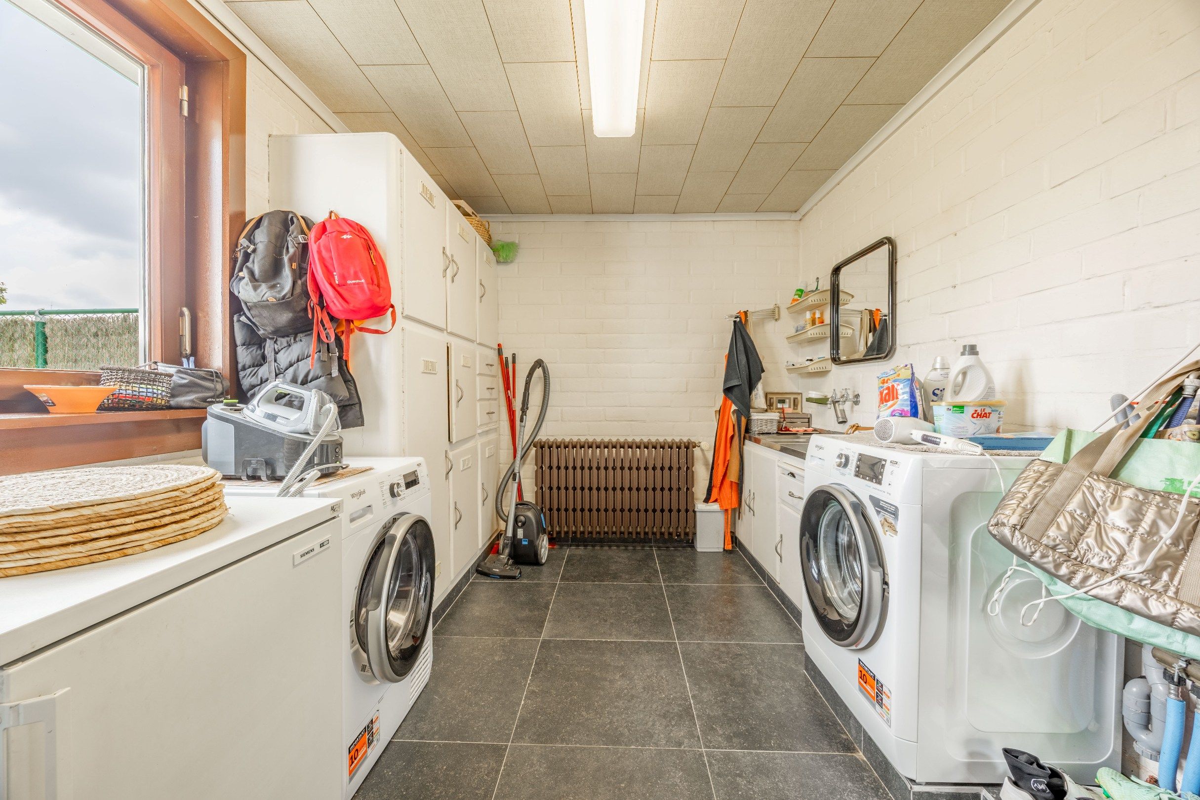 Gerenoveerde woning met garage foto 19