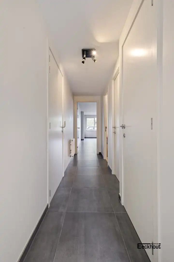 Instapklaar 2-slaapkamer appartement met ruim terras gelegen aan de Spuikom te Bredene! foto 14