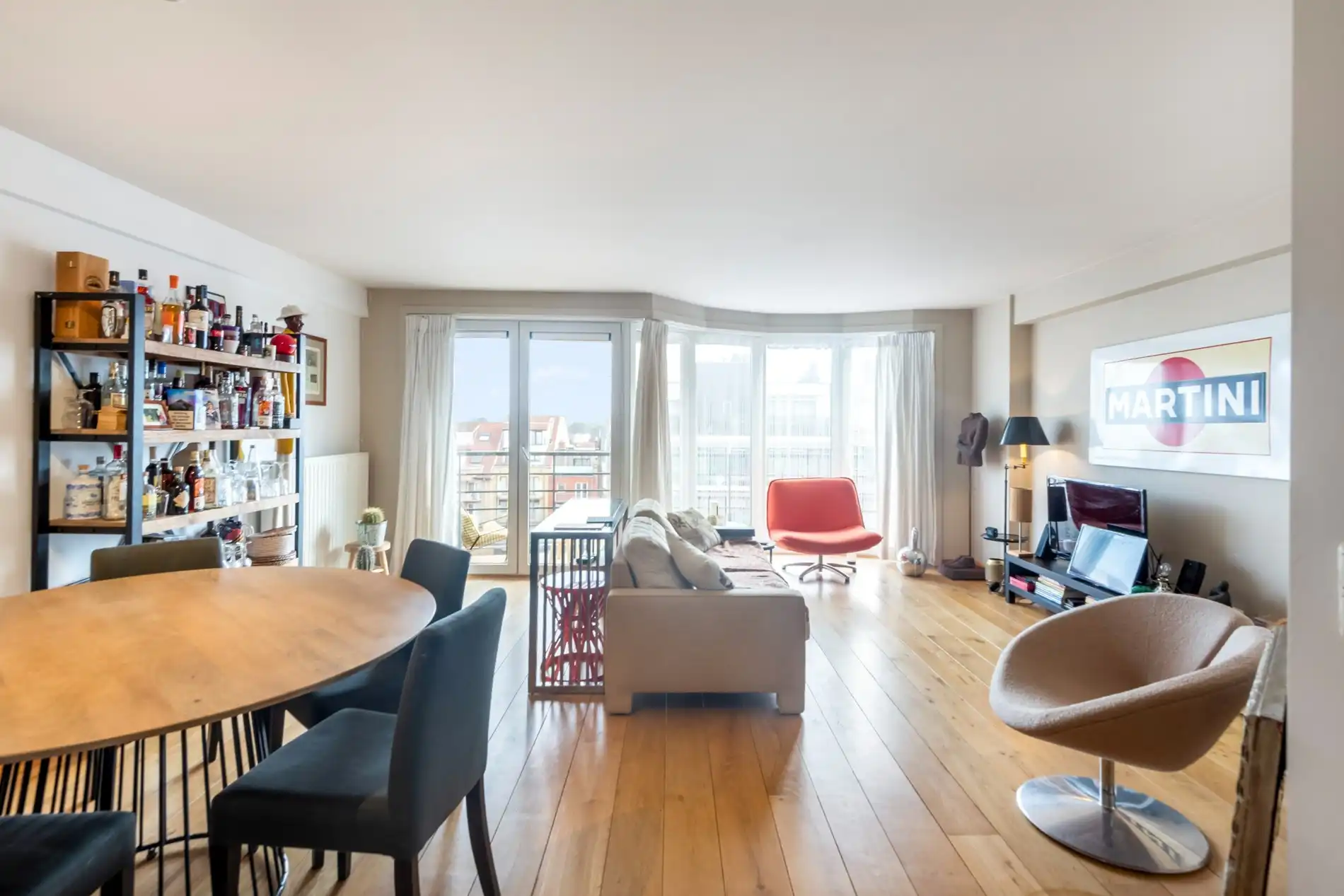 Recent en modern appartement met 2 slpk. gelegen op de belangrijkste winkelstraat van Knokke op wandelafstand van de zeedijk.  foto 5