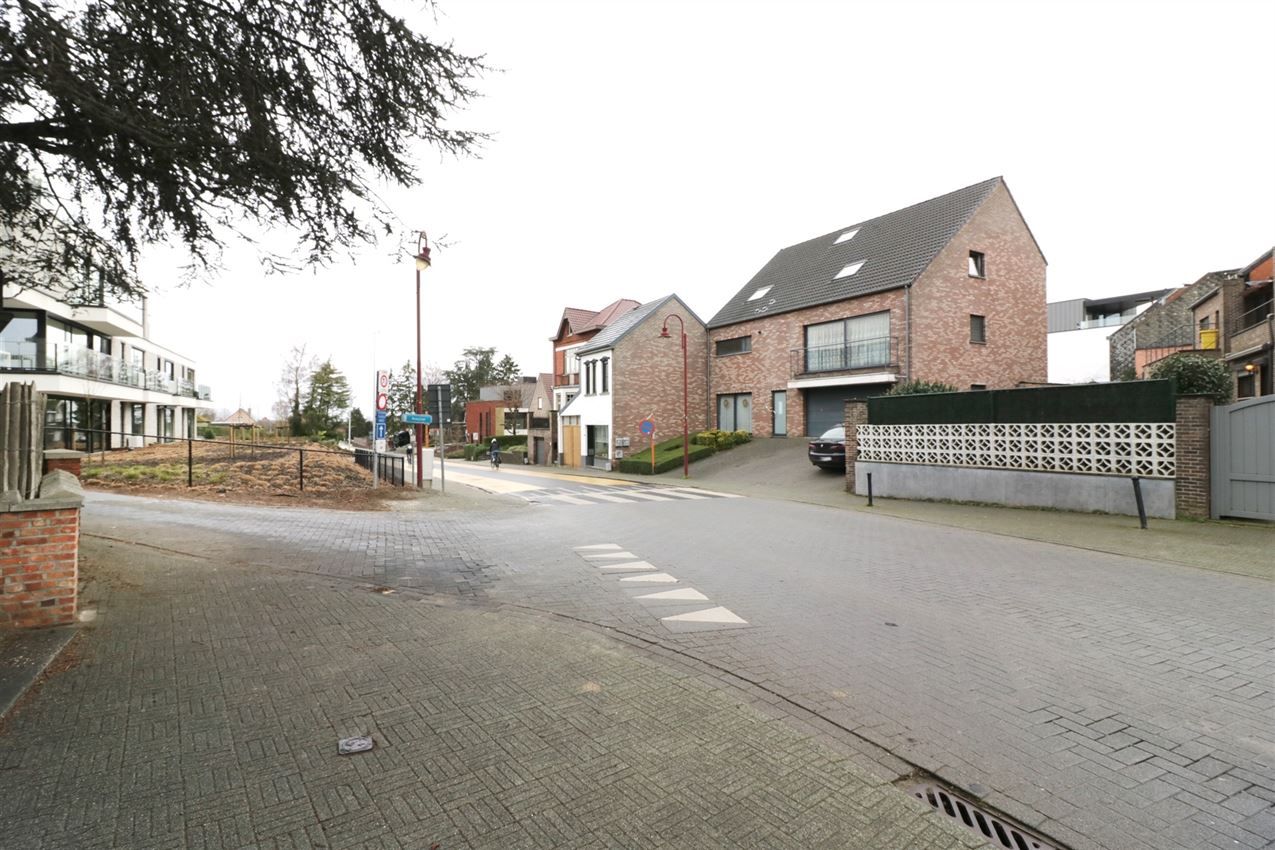 Duplex-appartement met 2 slpk., terras, autostaanplaats in centrum foto 26