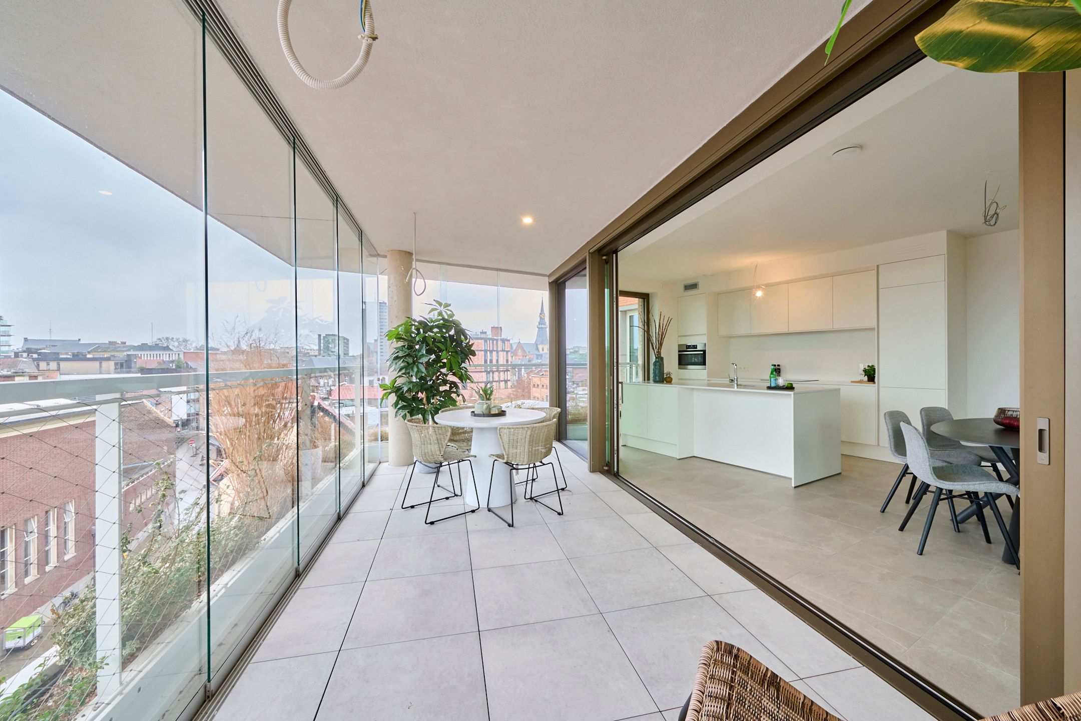 APPARTEMENT MET WINTERTUIN, 138m², 2 SLAAPKAMERS 2 BADKAMERS foto 2