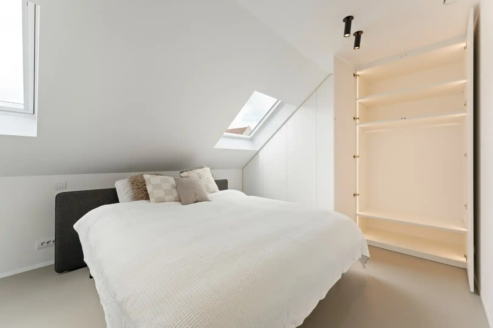 Luxueus afgewerkte penthouse te huur in het hart van Brugge! foto 13