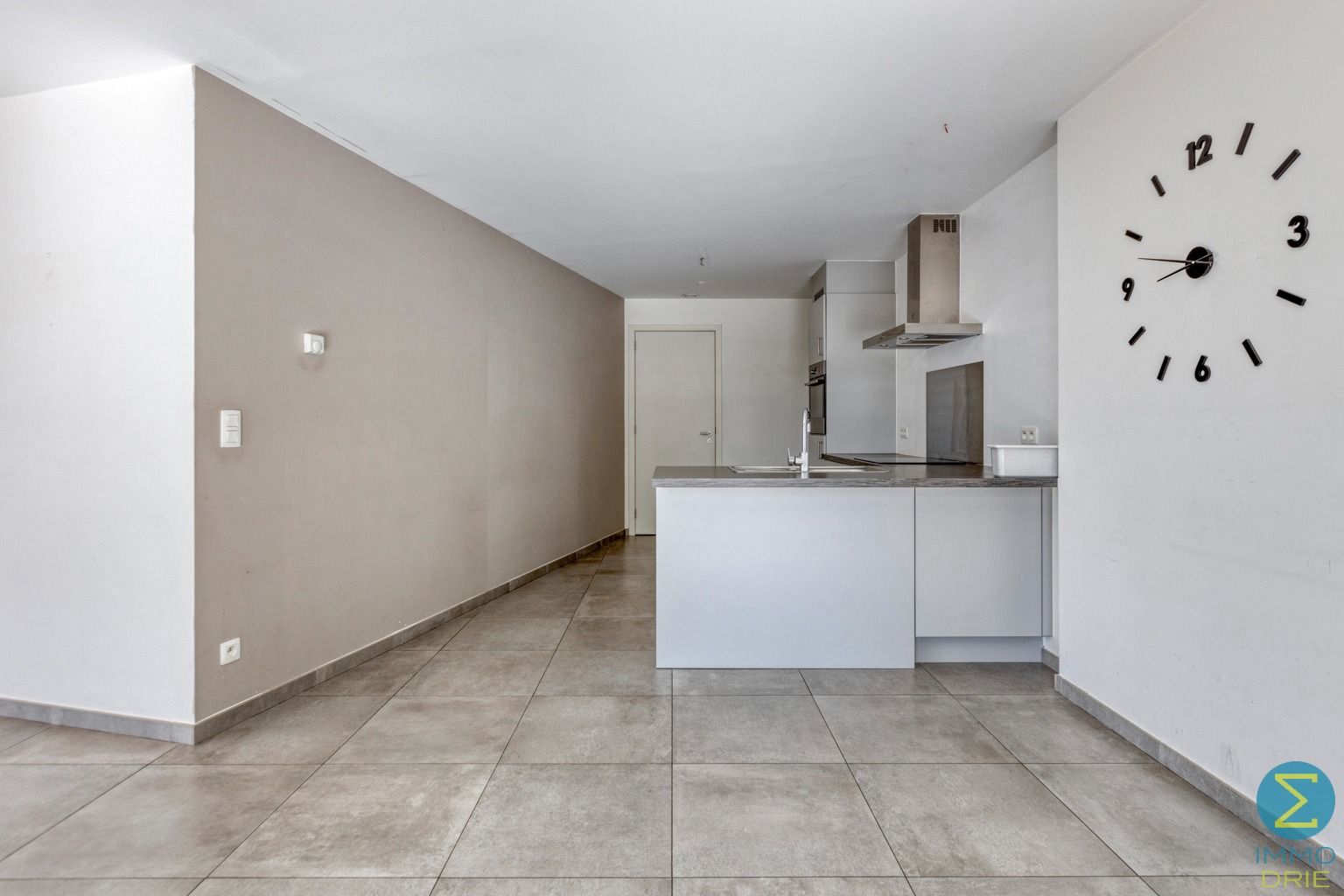 Centraal gelegen ruim gelijkvloers appartement met garage foto 7
