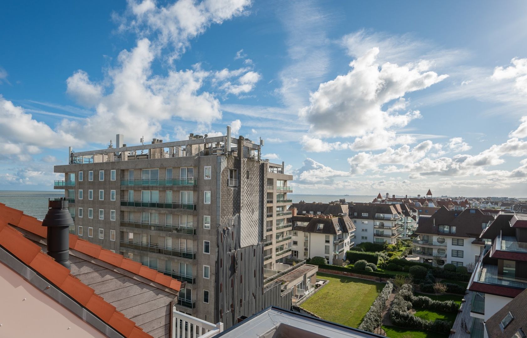 Nieuwbouw duplex appartement met zijdelings zeezicht foto 28