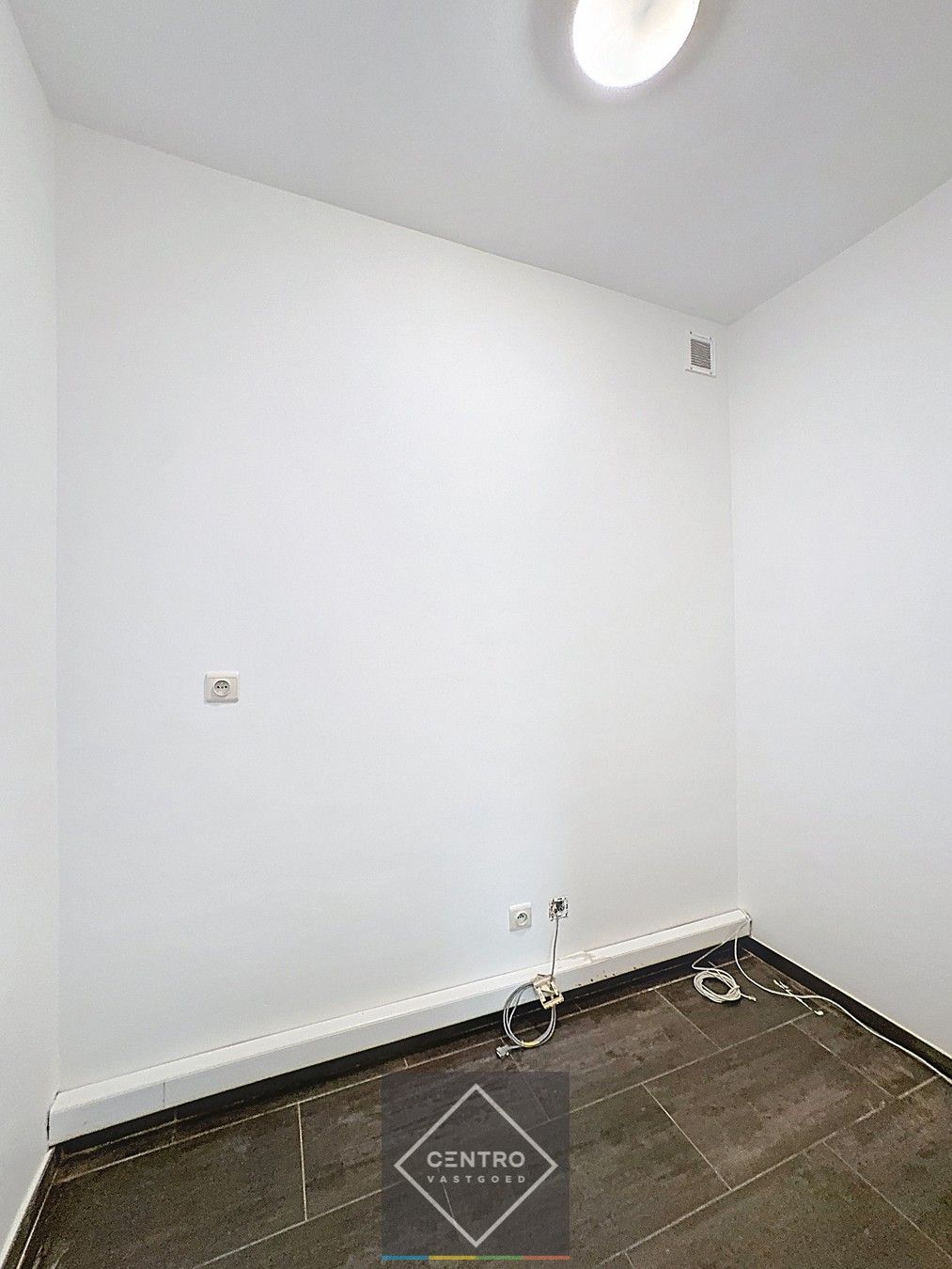 Commercieel gelegen handelspand met inpandige garage! foto 10