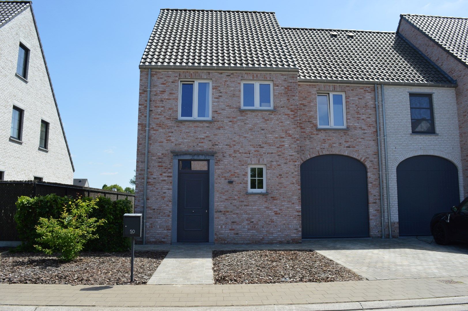 Halfopen bebouwing met schitterende ligging op 't Hoge in Kortrijk foto {{pictureIndex}}