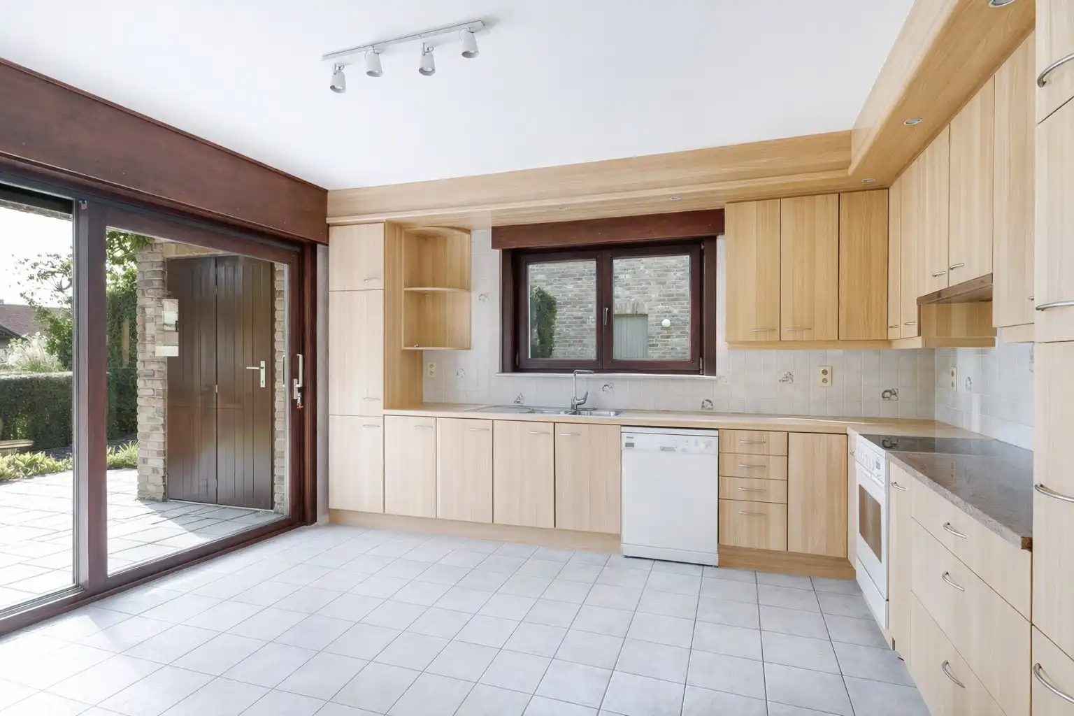 Grote alleenstaande villa te Dudzele foto 8