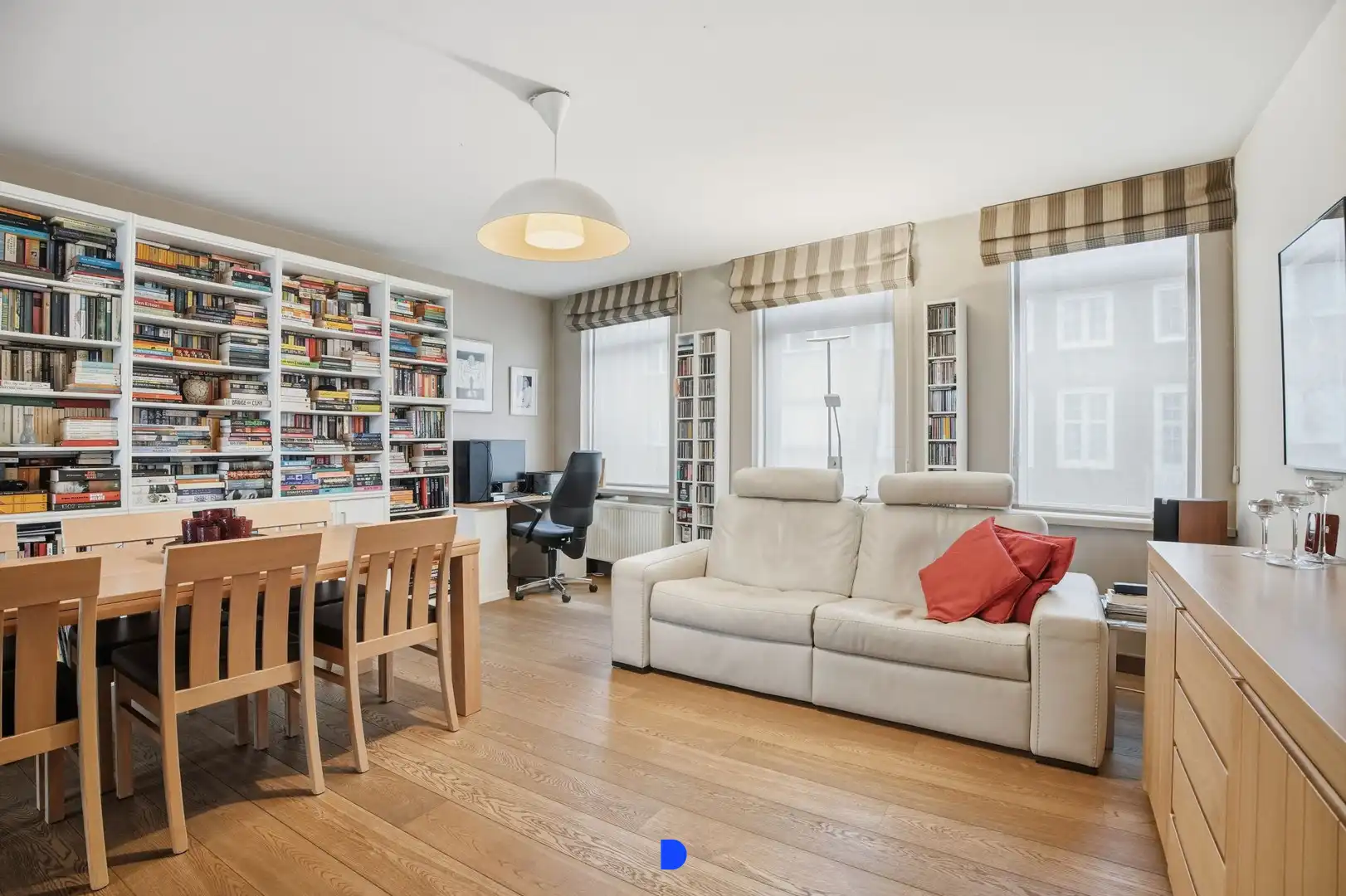 Veelzijdige rijwoning met 2 garages in het centrum van Tielt! foto 5