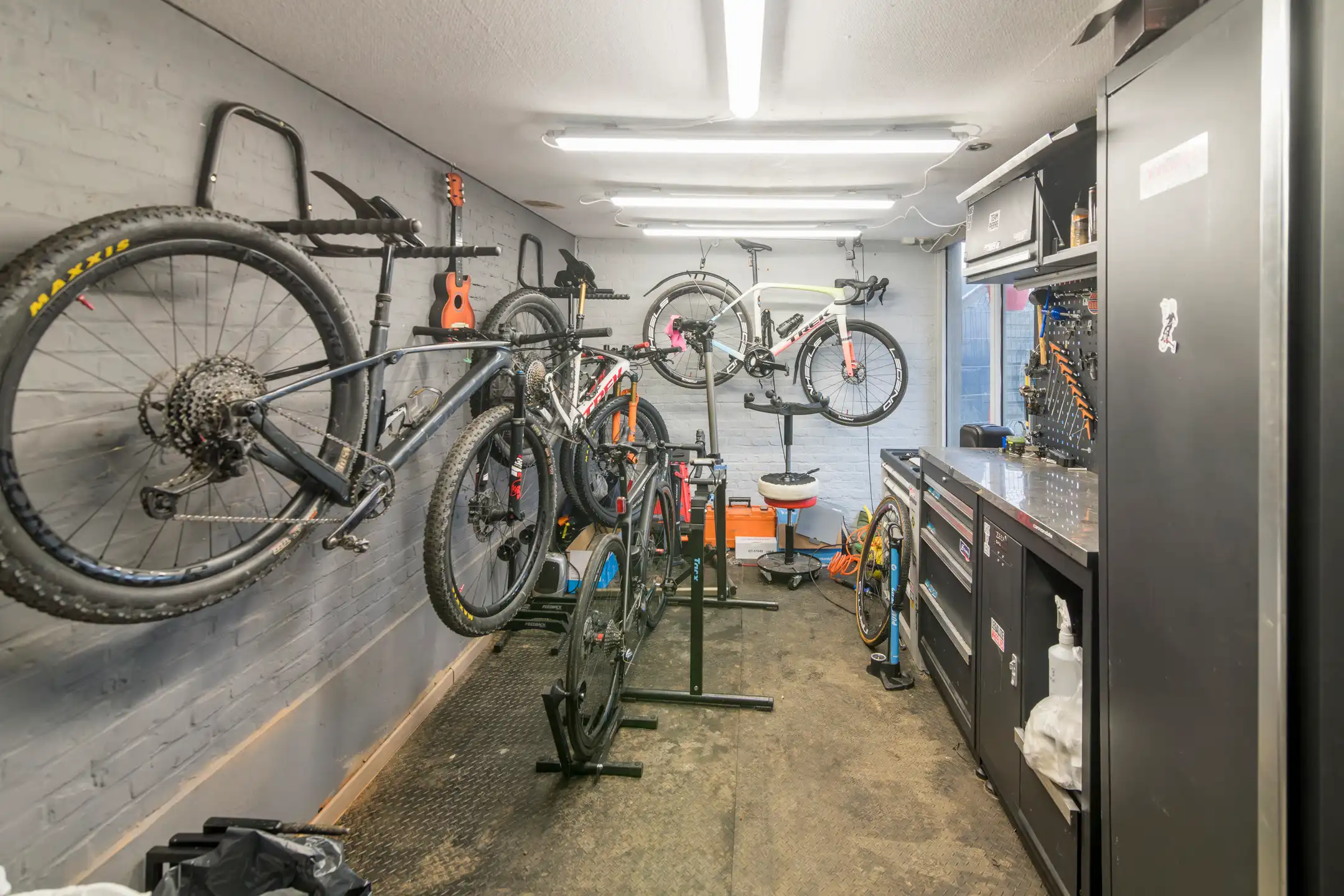 Halfopen woning met grote omheinde tuin en mooi uitzicht foto 15