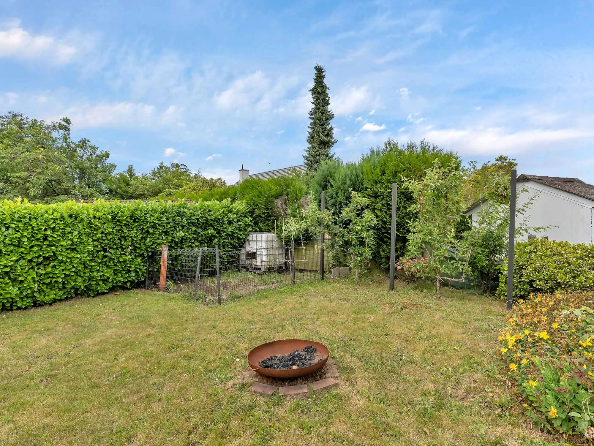 Ruime gezinswoning met tuin foto 19