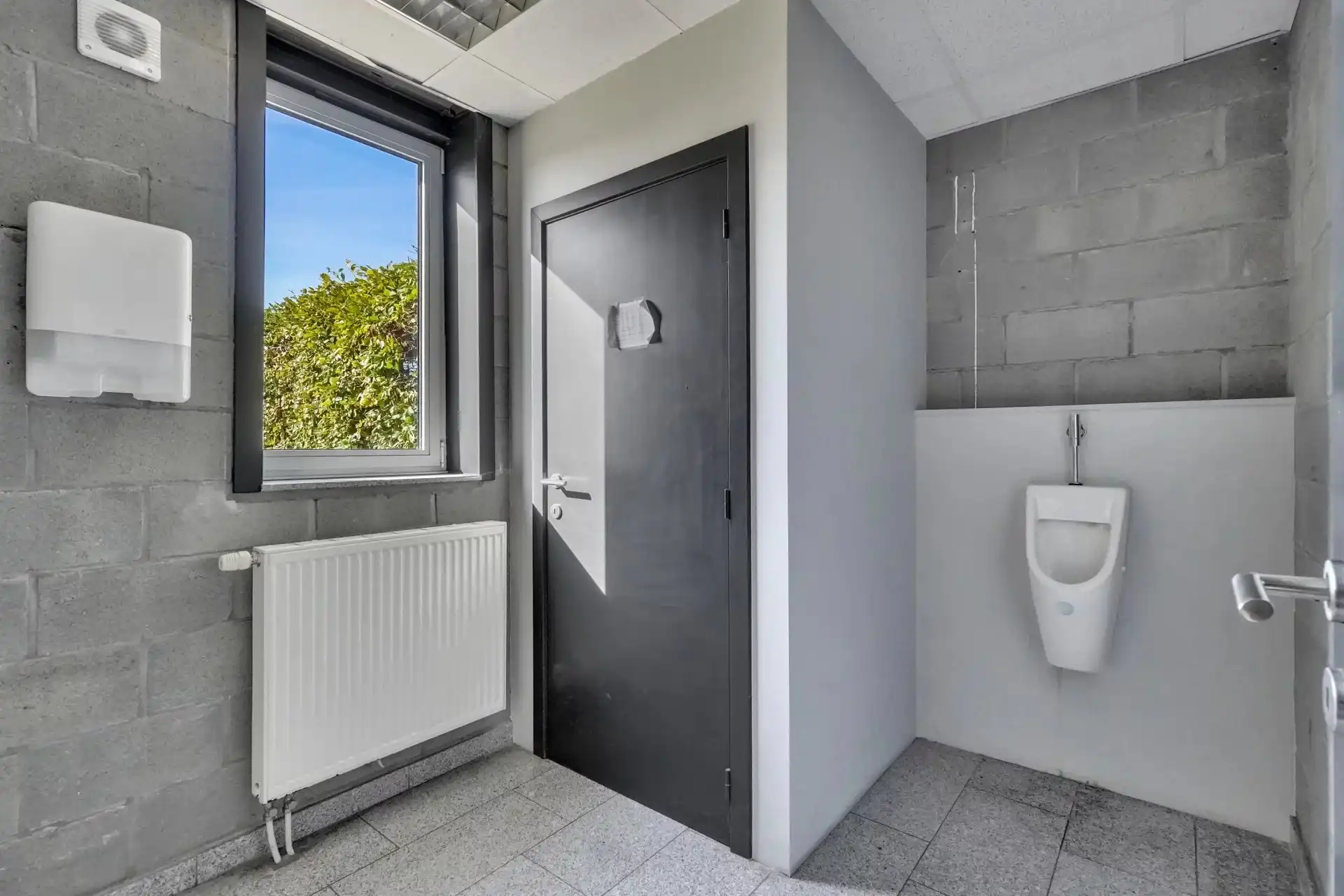 Industrieel gebouw op strategische locatie foto 24
