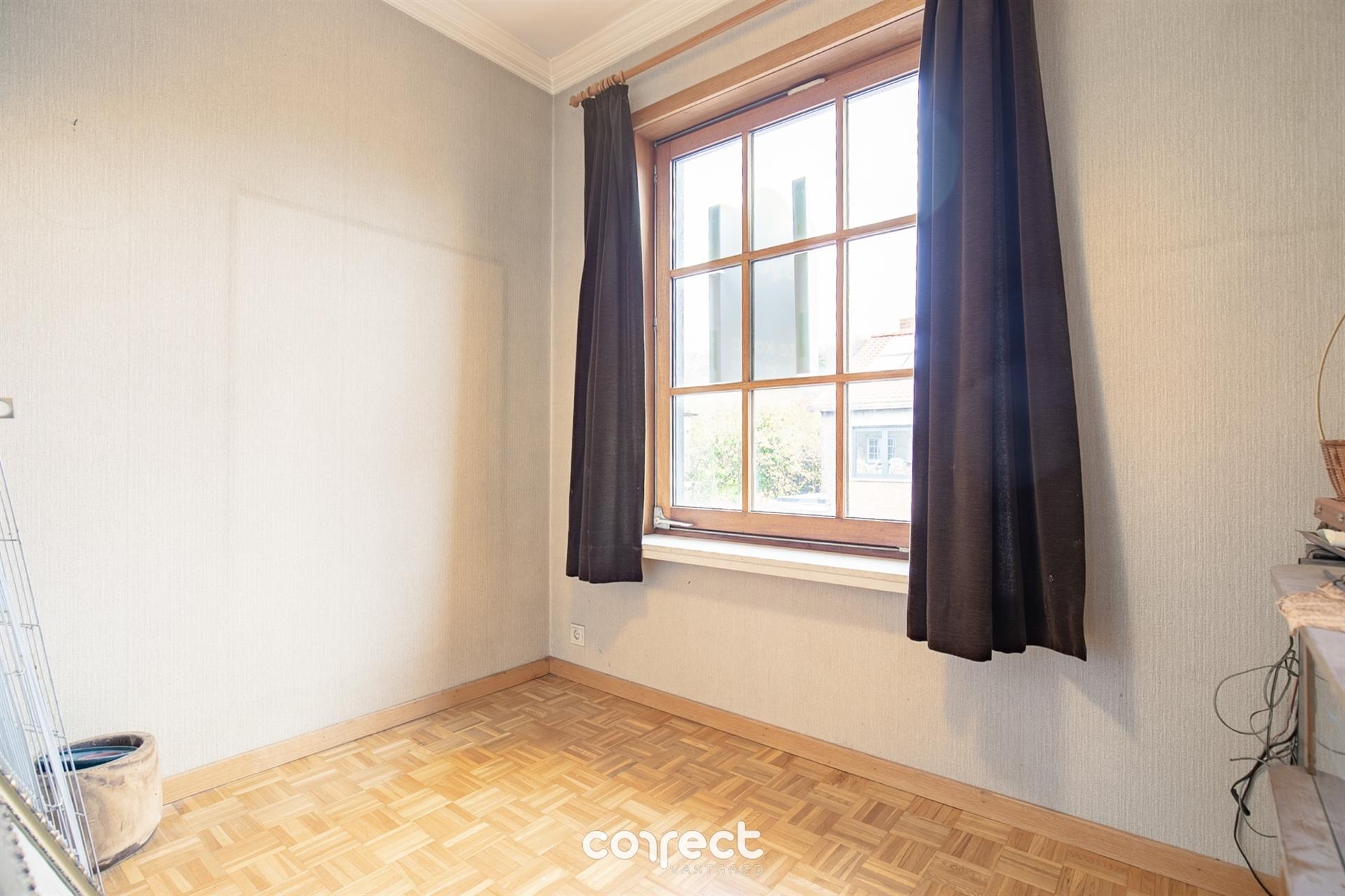 Centraal gelegen burgerwoning met garage, groot bijgebouw en ruime tuin. foto 11