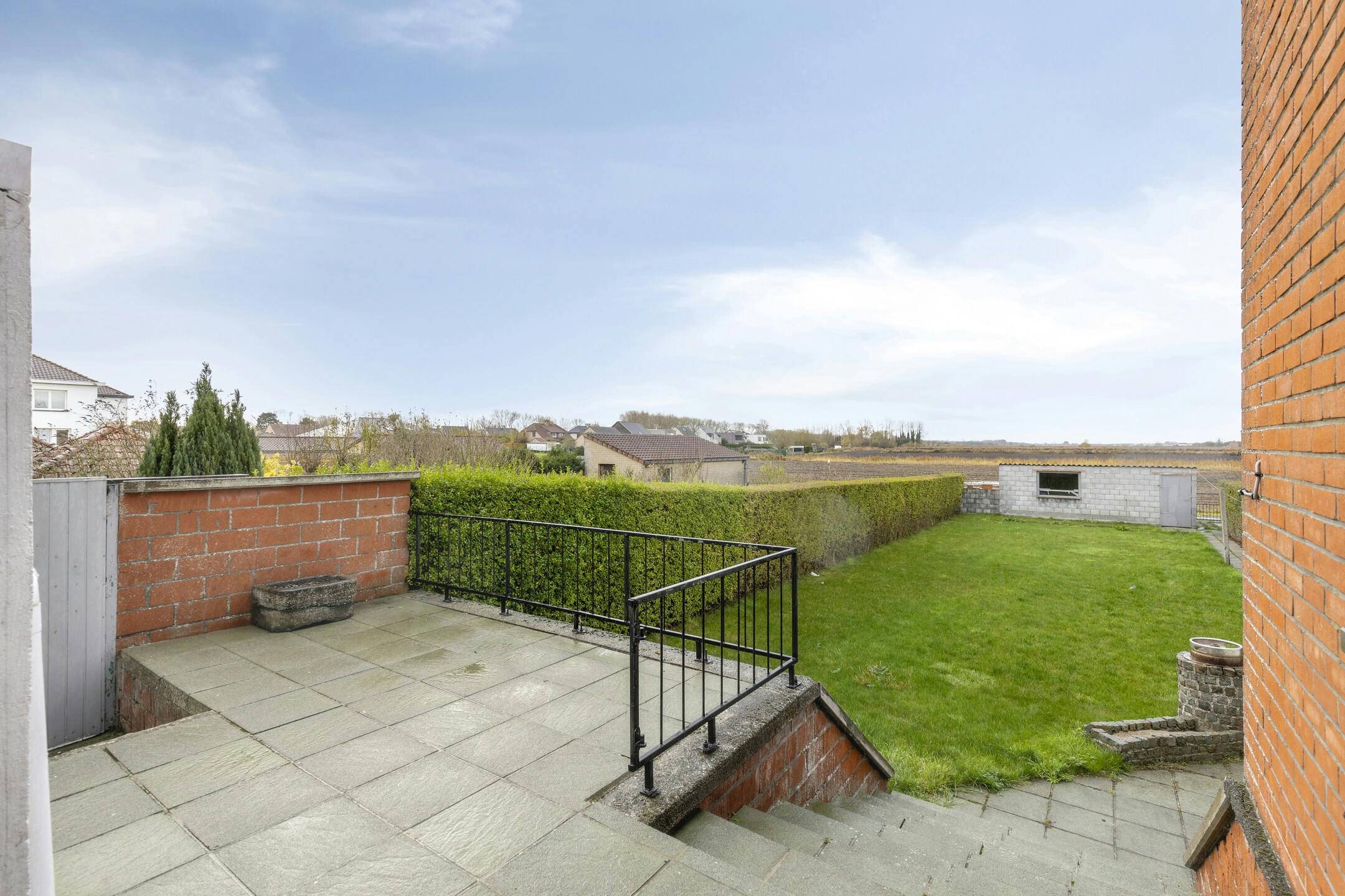 Woning met 3 slaapkamers, garage en tuin te koop. foto 9