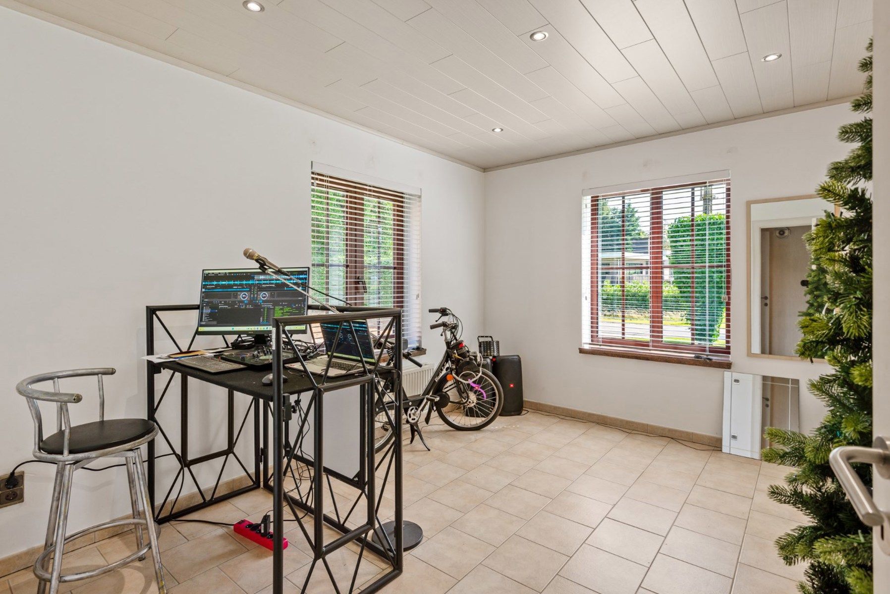 Ruime villa met 5slk en verwarmd zwembad op 2450m² foto 23