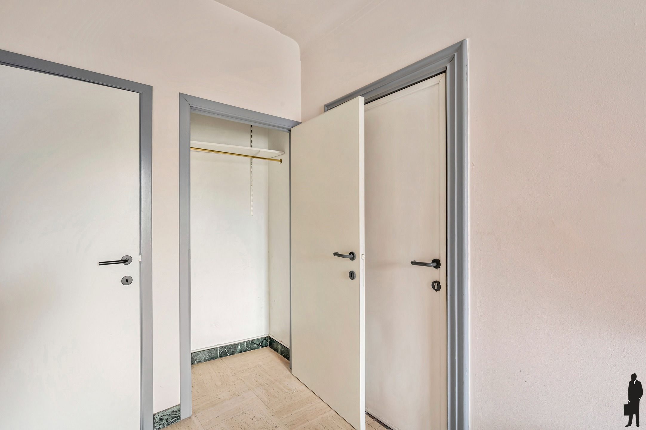 Ruim te renoveren appartement (152 m²) met uitzonderlijk potentieel foto 16