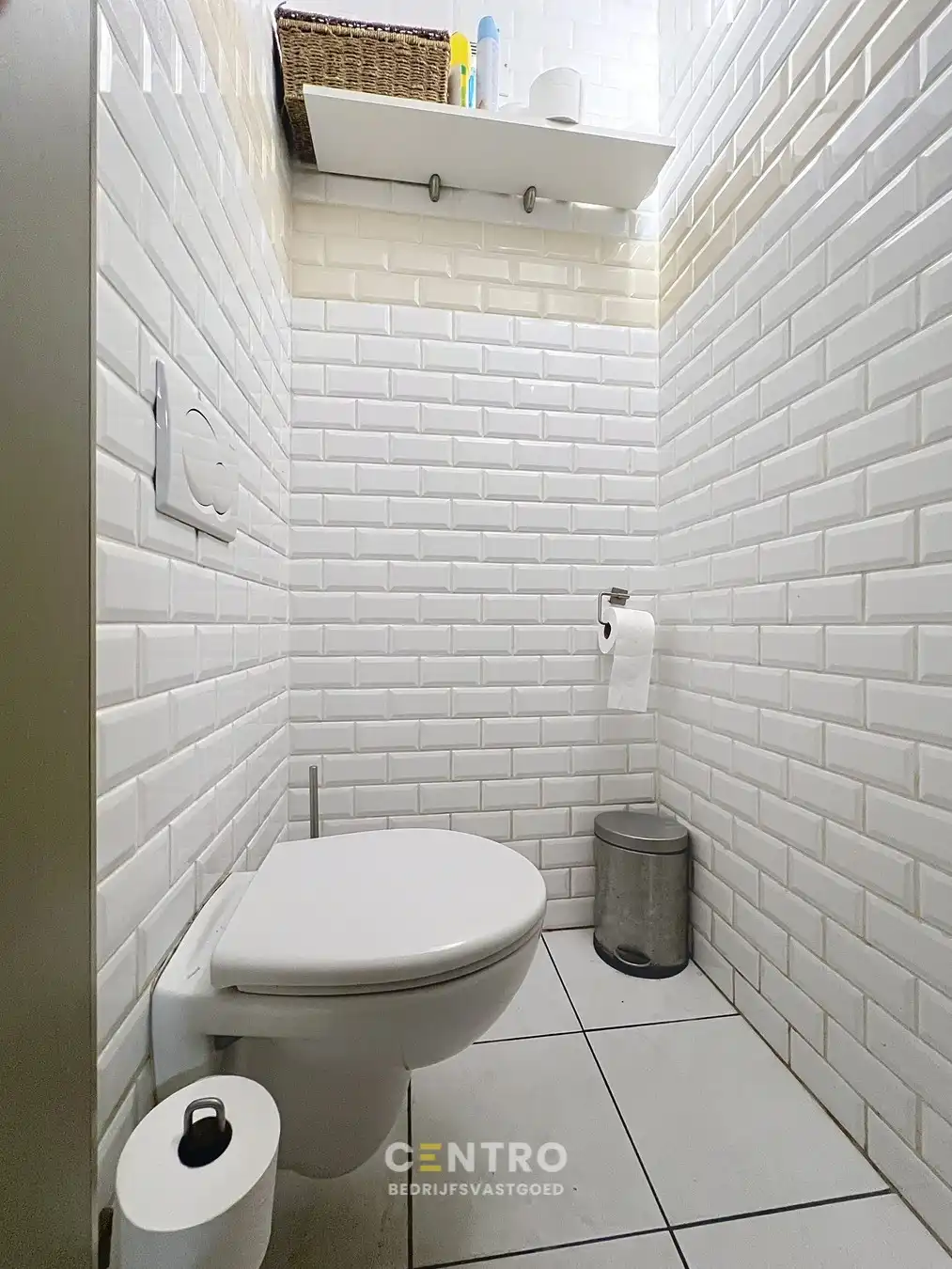 WOONST (4 slpk) met praktijkruimte, garages en extra STALLING op een ruim perceel van 820m²  te Gistel ! foto 17