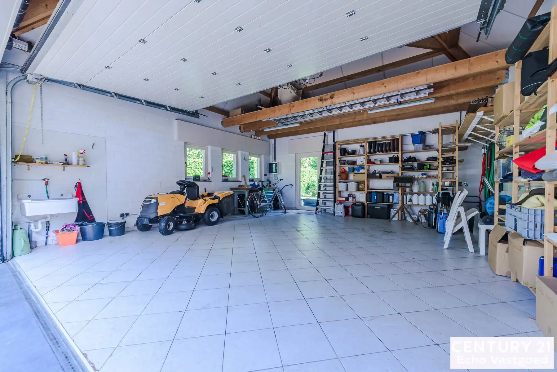 Exclusieve onderhouden architectenvilla in villawijk De Lint foto 30
