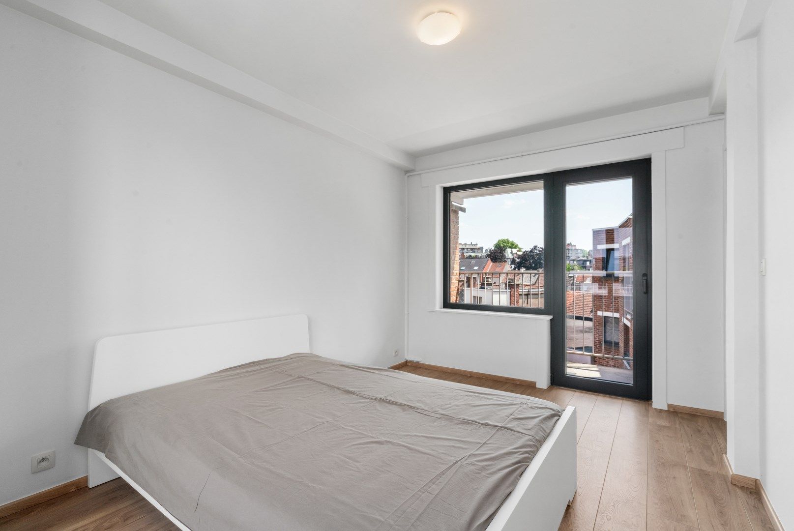 Instapklaar ruim hoek appartement met prachtig open zicht foto 11