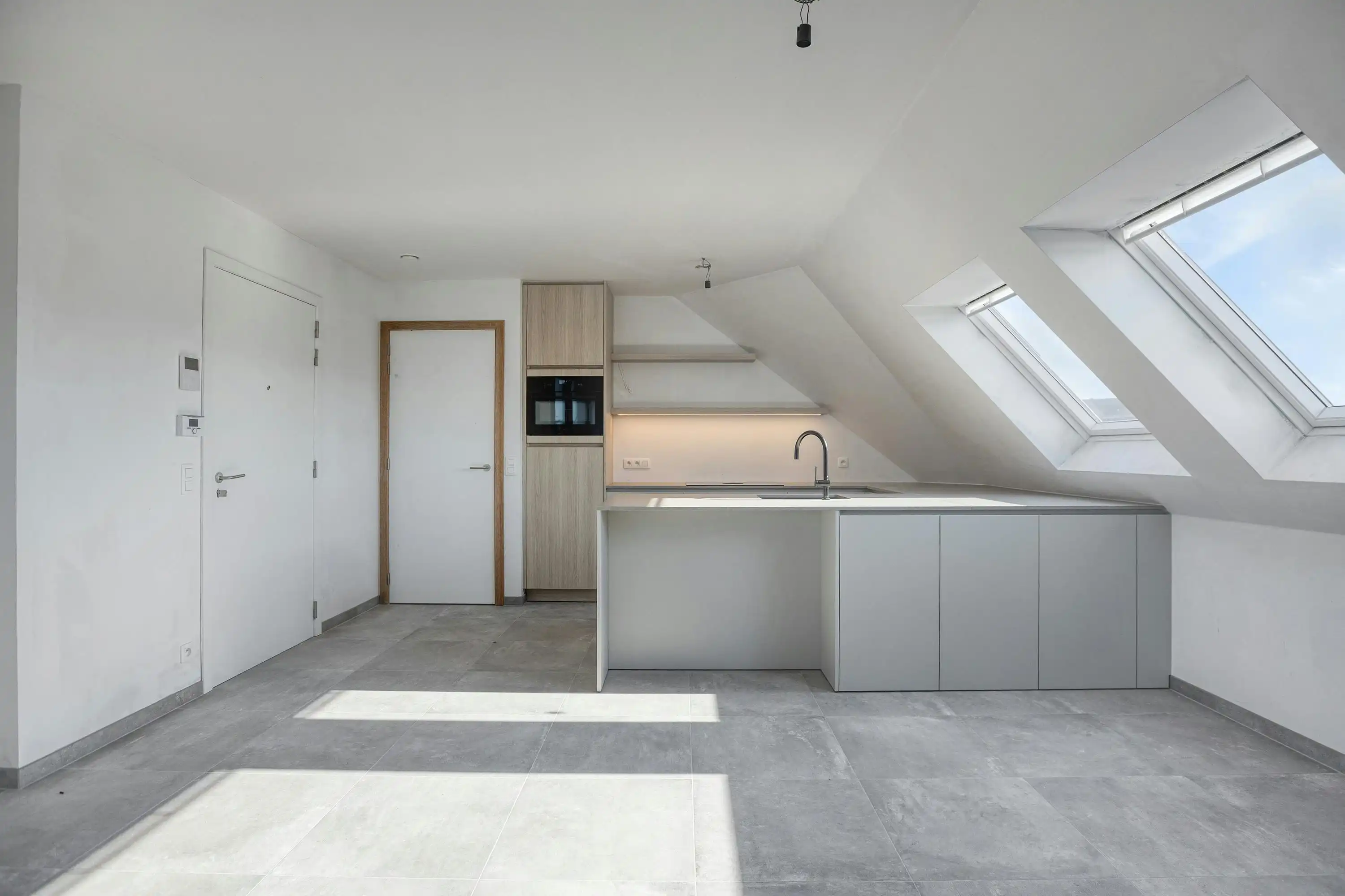 Ruim appartement te koop in Ieper met twee kamers en terras foto 10