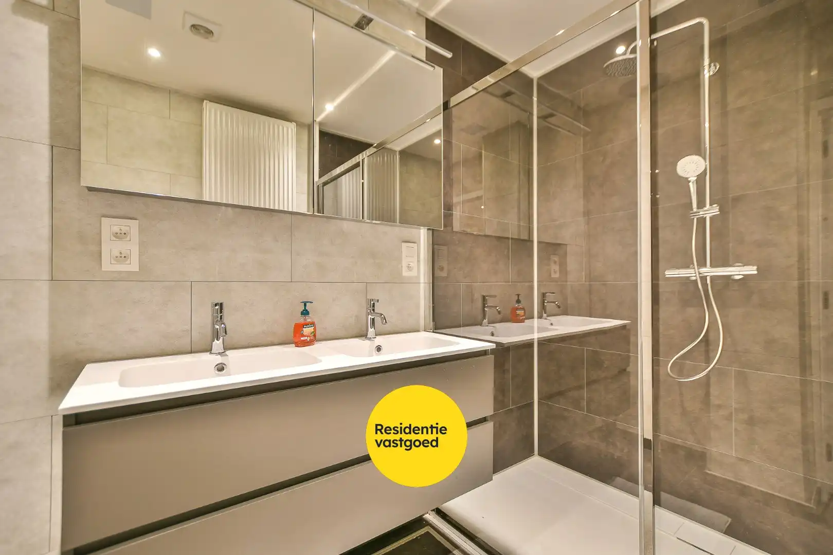 Gerenoveerd appartement met 2 slaapkamers te koop op toplocatie te Blankenberge!  foto 8