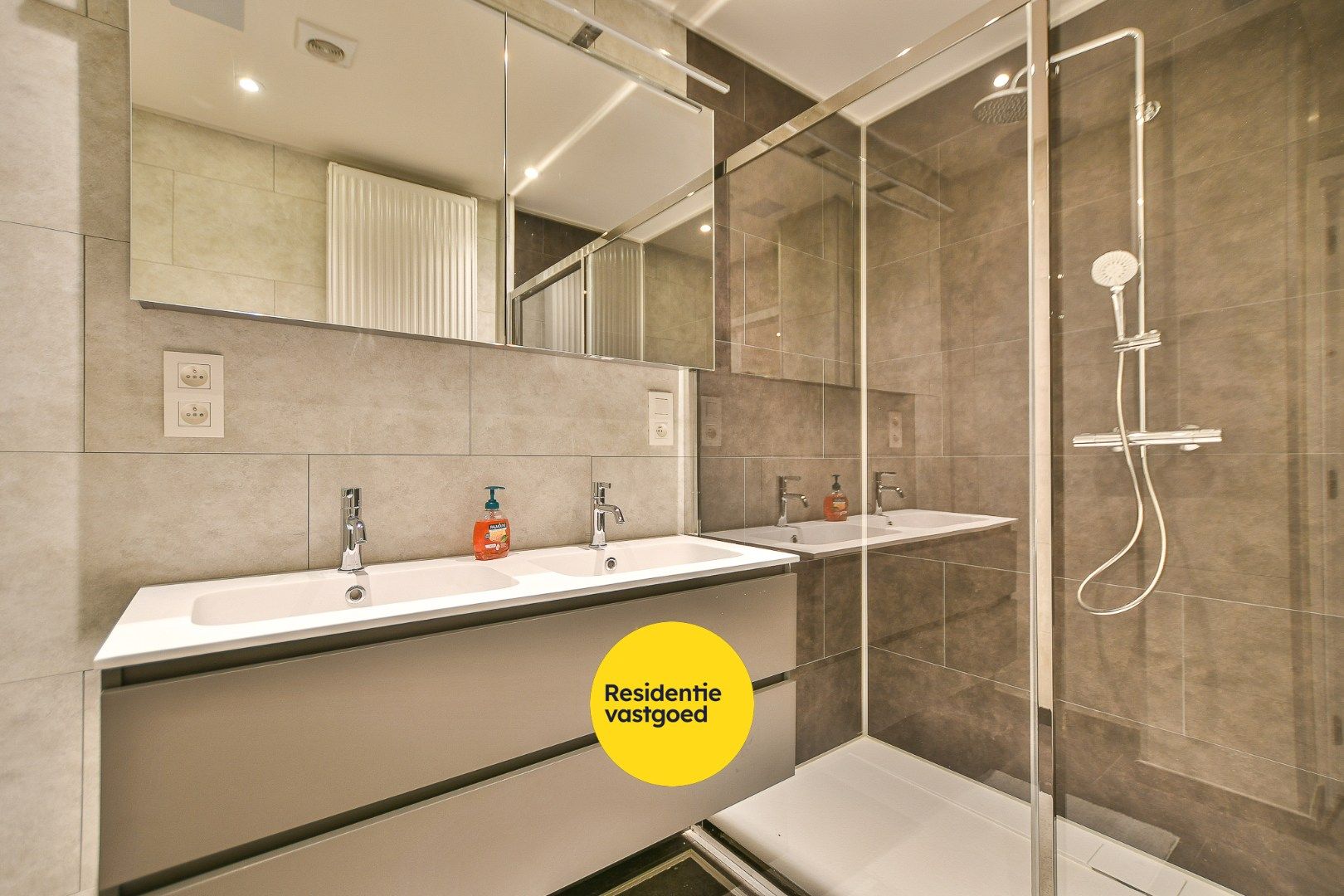 Gerenoveerd appartement met 2 slaapkamers te koop op toplocatie te Blankenberge!  foto 8