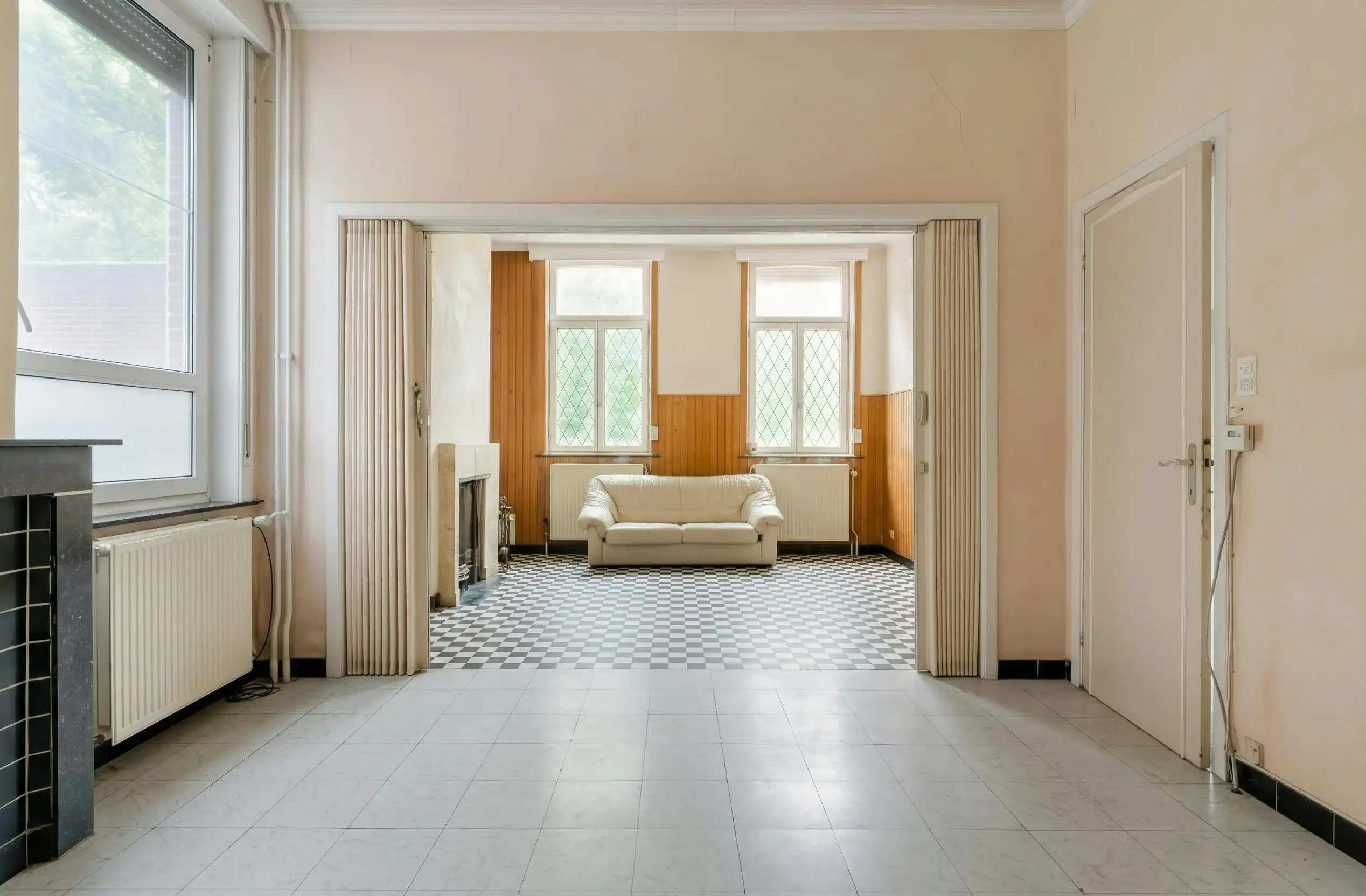 Ruime woning  (9 slaapkamers) op een perceel van 1.608 m². foto 4