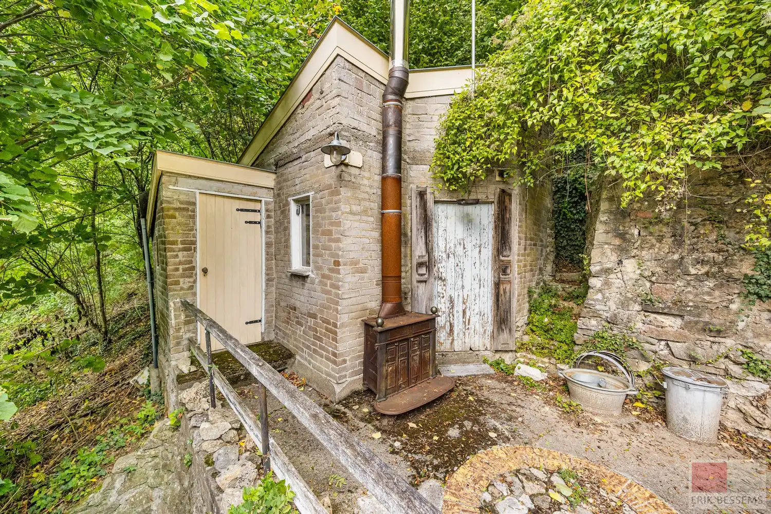 Uitzonderlijke boswoning foto 12