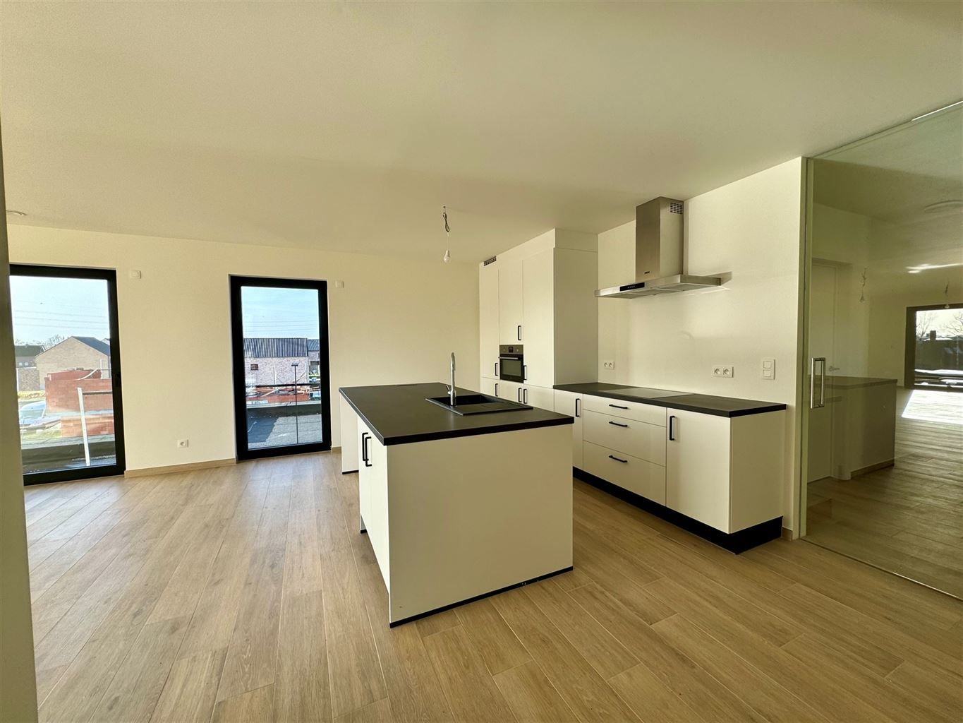 Luxe BEN-loft op de tweede verdieping met 3 slaapkamers en zeer ruim terras, gelegen nabij het centrum van Maaseik. foto 4