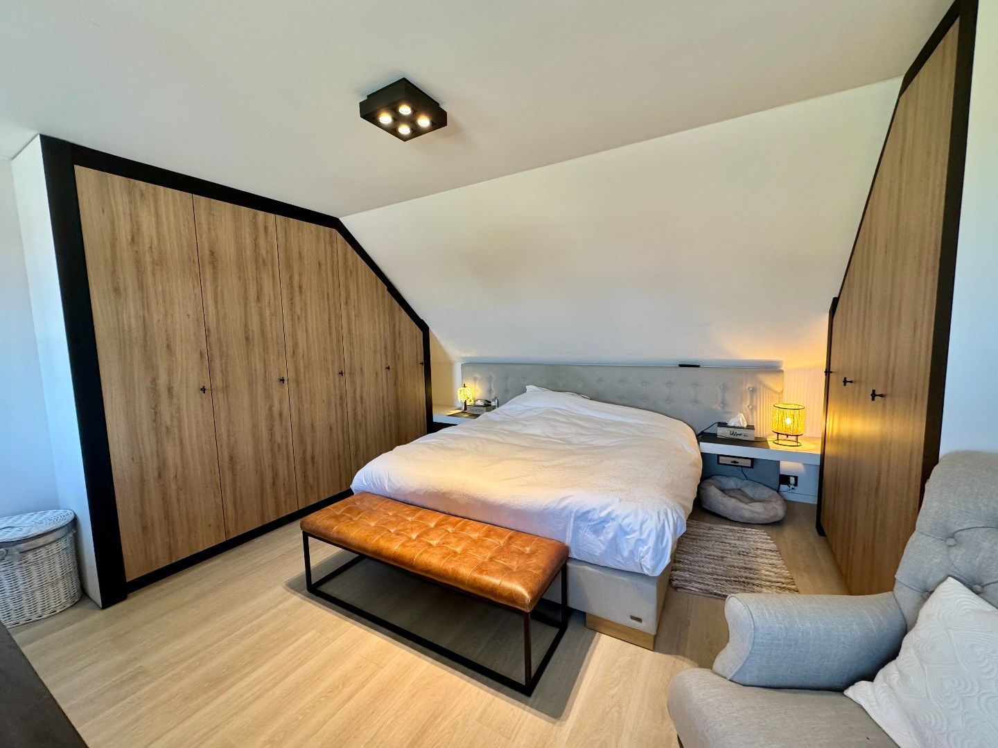 HALFOPEN WONING (bj 2021) MET 3 SLPKS, TUIN EN GARAGE IN HET CENTRUM foto 12