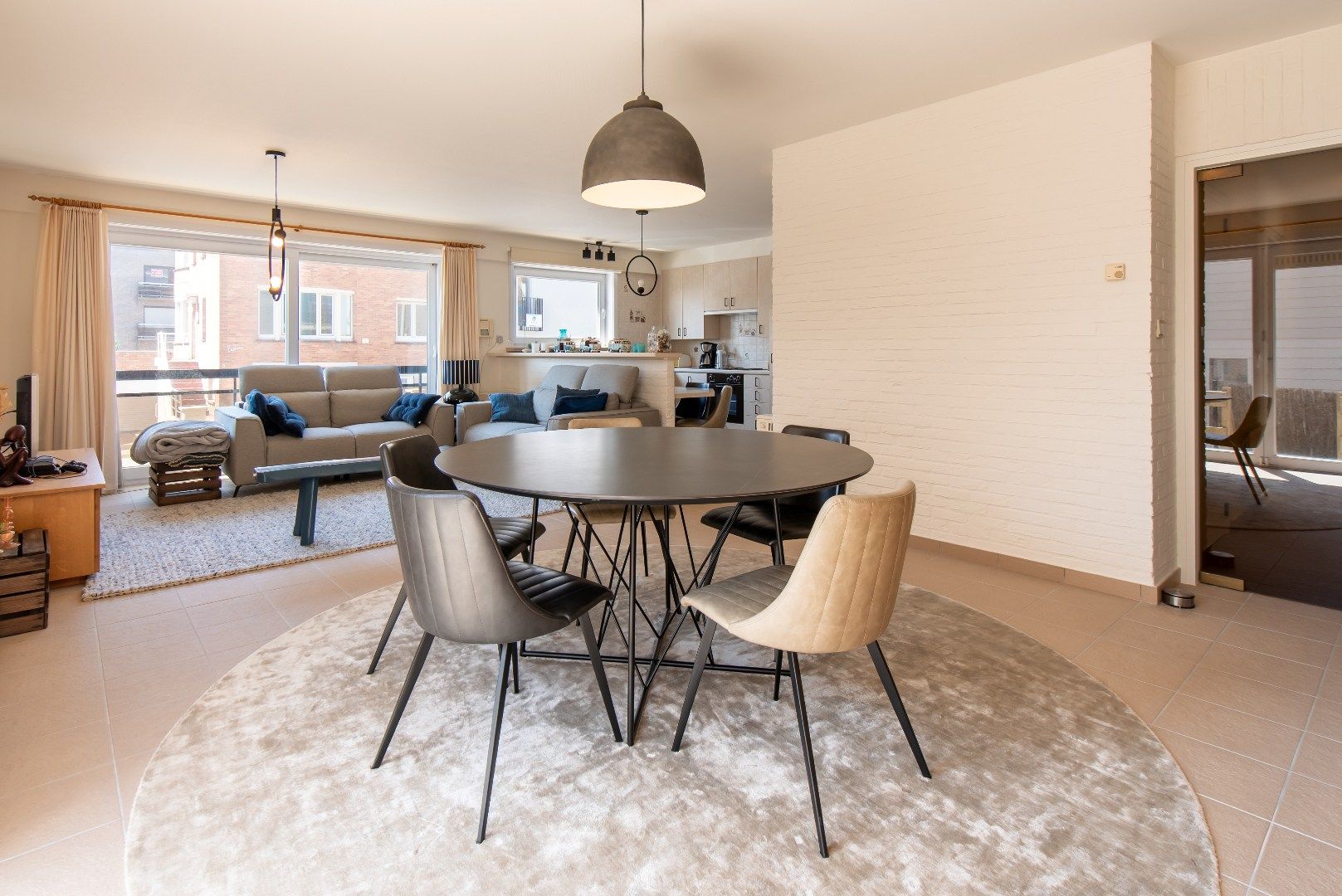 Ruim en lichtrijk appartement in Raversijde – 3 slaapkamers & groot terras foto {{pictureIndex}}