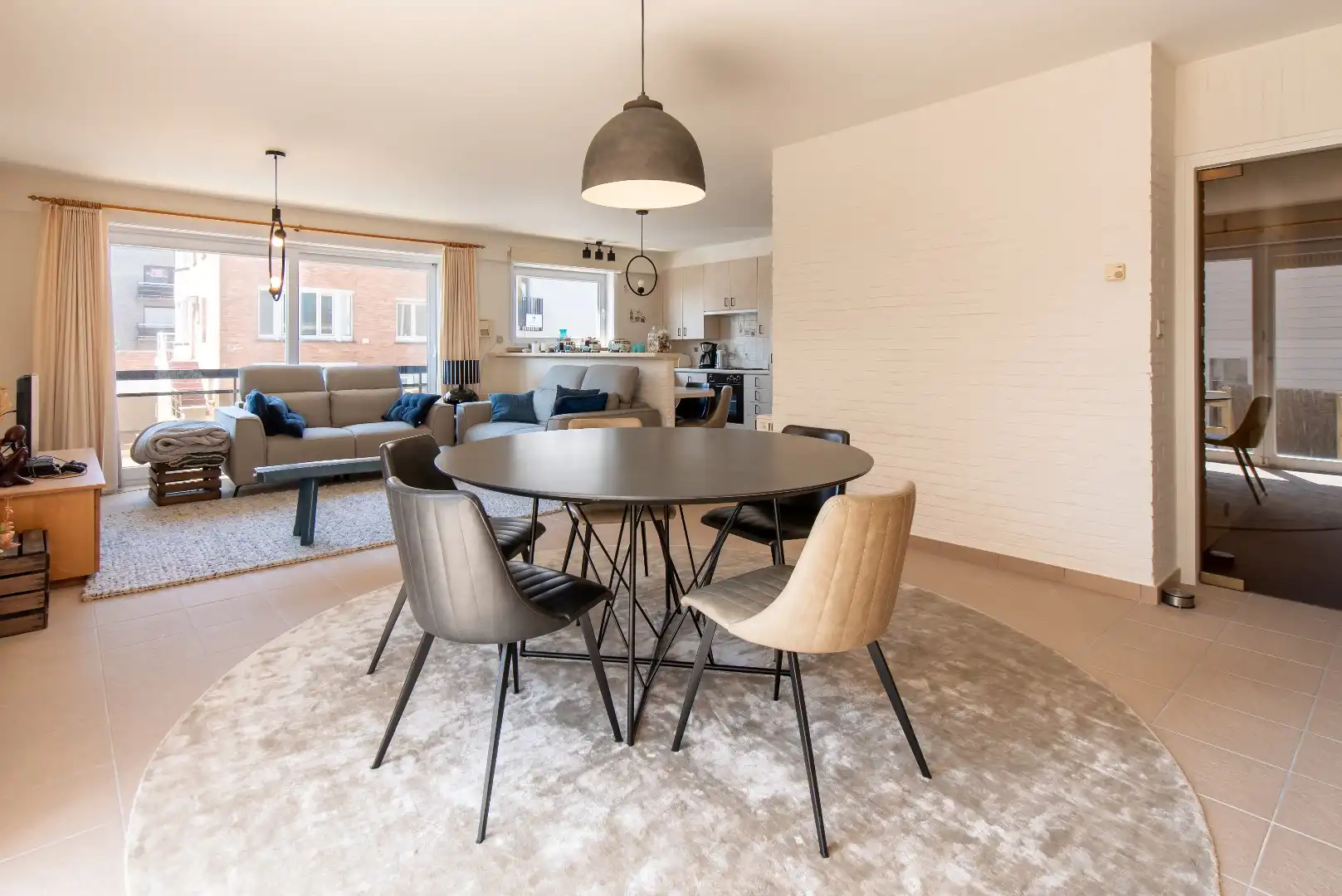 Ruim en lichtrijk appartement in Raversijde – 3 slaapkamers & groot terras foto {{pictureIndex}}