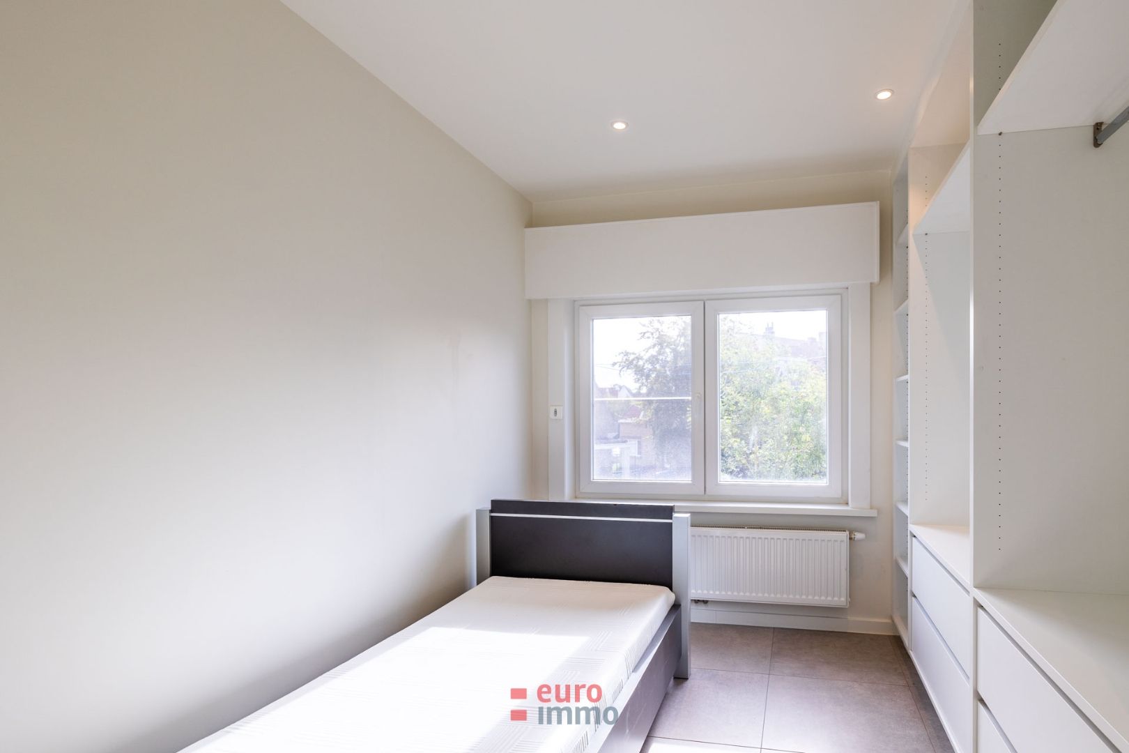 Compleet gerenoveerd appartement met 2 slaapkamers. foto 8