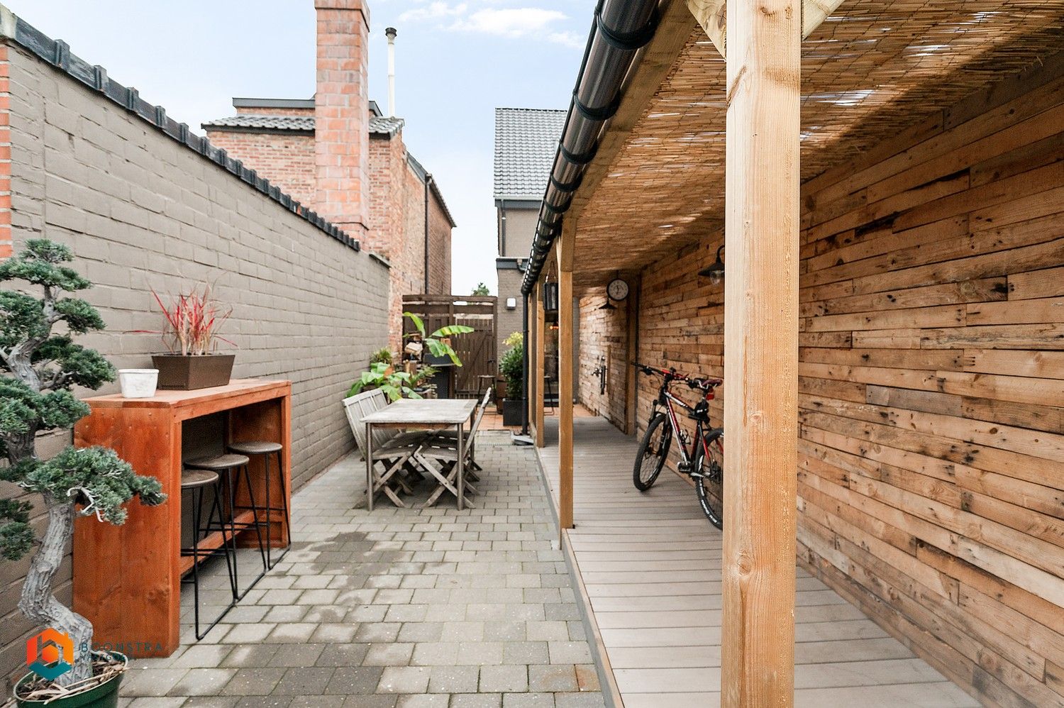 Gerenoveerde woning met 3 slaapkamers foto 17