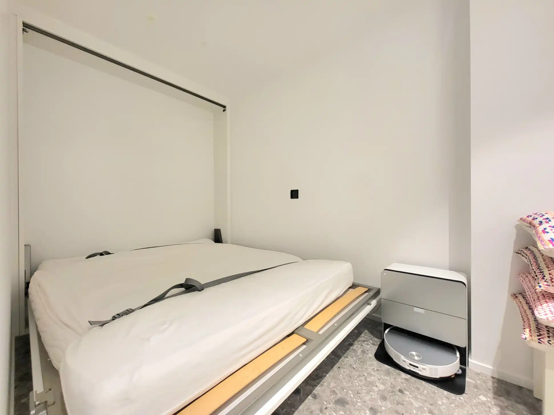 Prachtig gerenoveerd 3 slaapkamer appartement op de Zeedijk van Oostduinkerke te koop foto 13