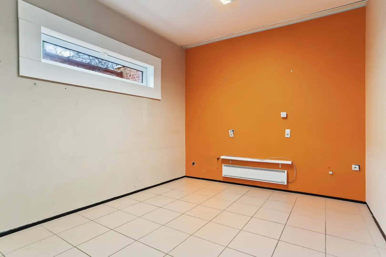 Verhuurd handelspand met parkeermogelijkheid te centrum Roeselare! foto 10