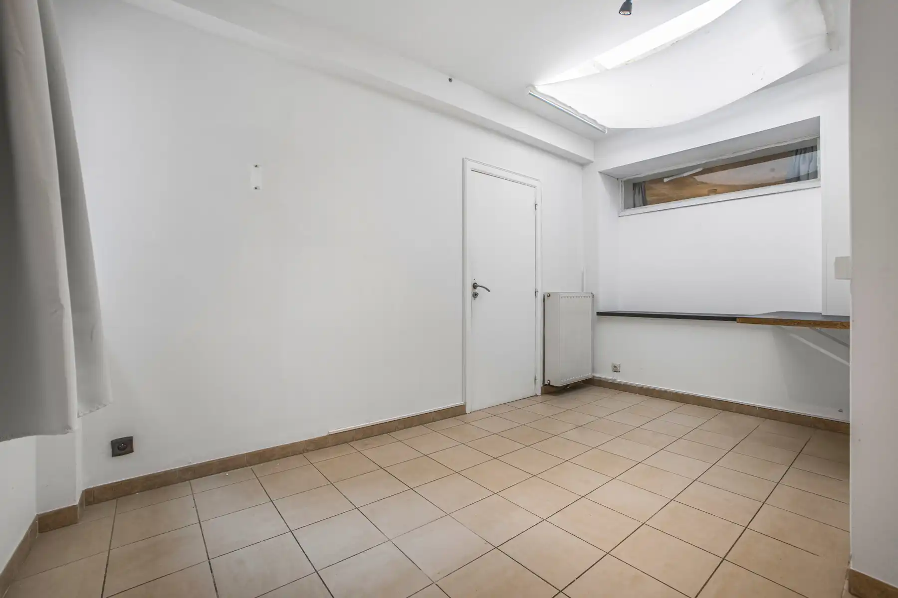 Goed gelegen appartement met koer en garage foto 7