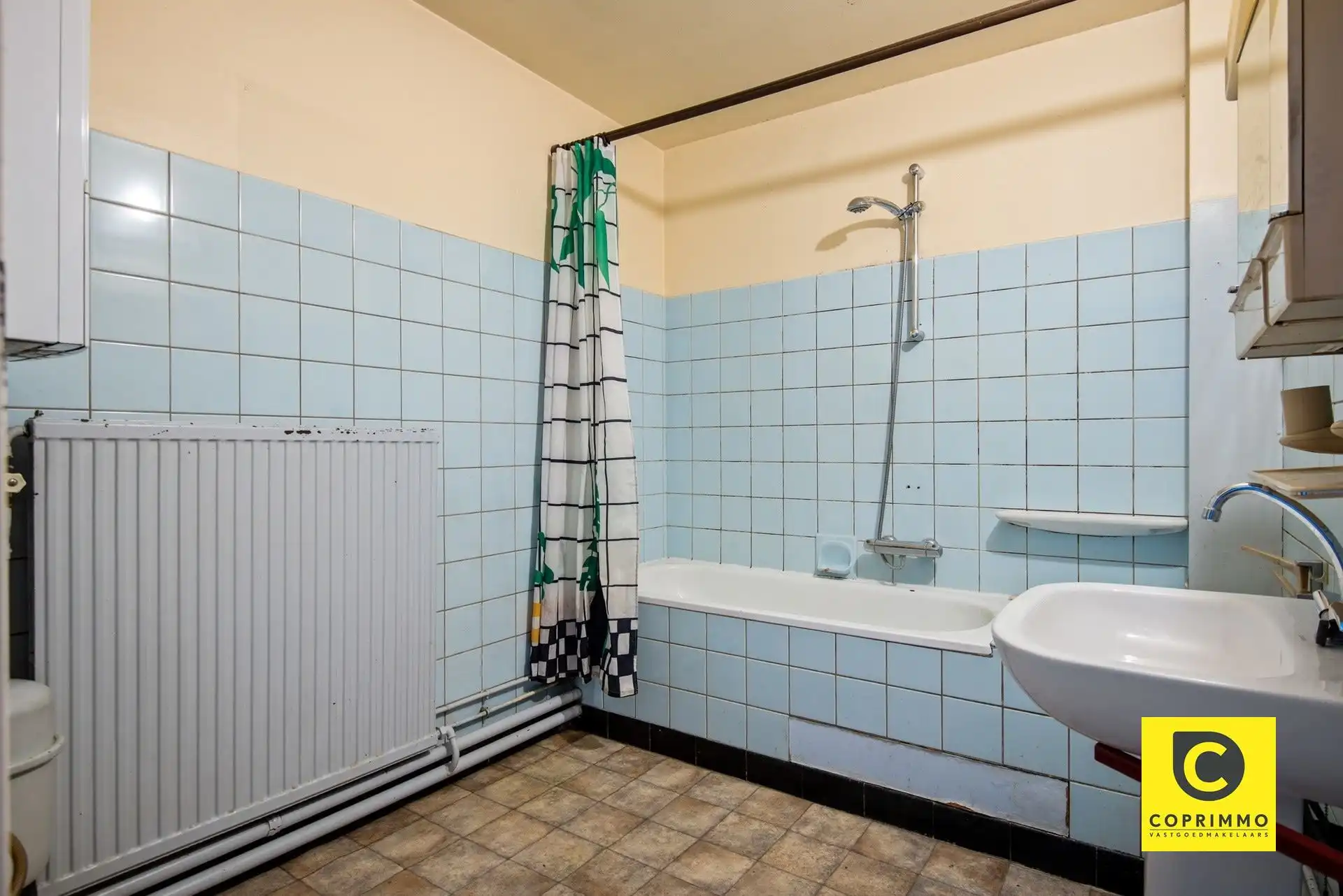 Te renoveren 3slpk app met terras en staanplaats foto 12
