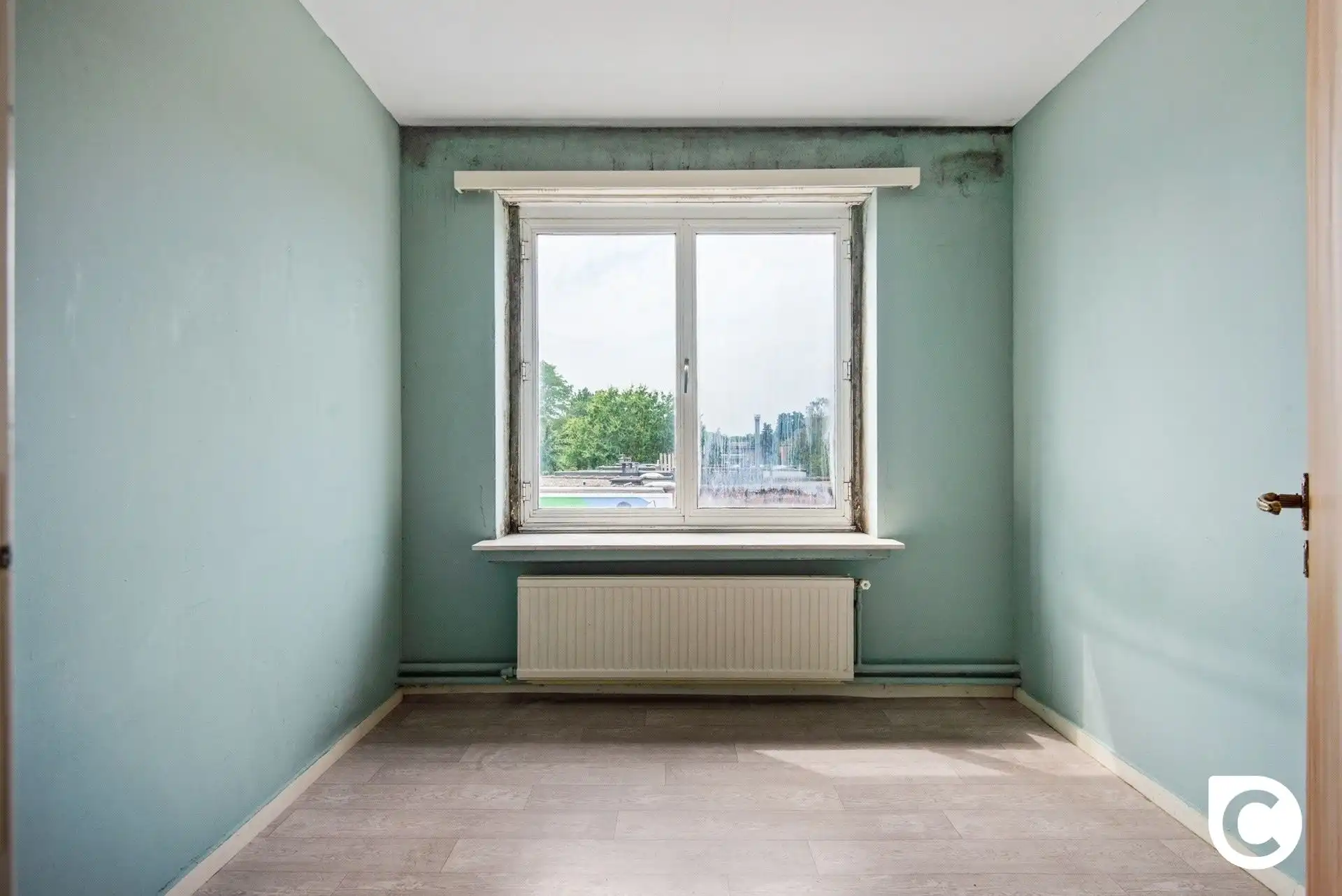 Te renoveren 3slpk app met terras foto 12