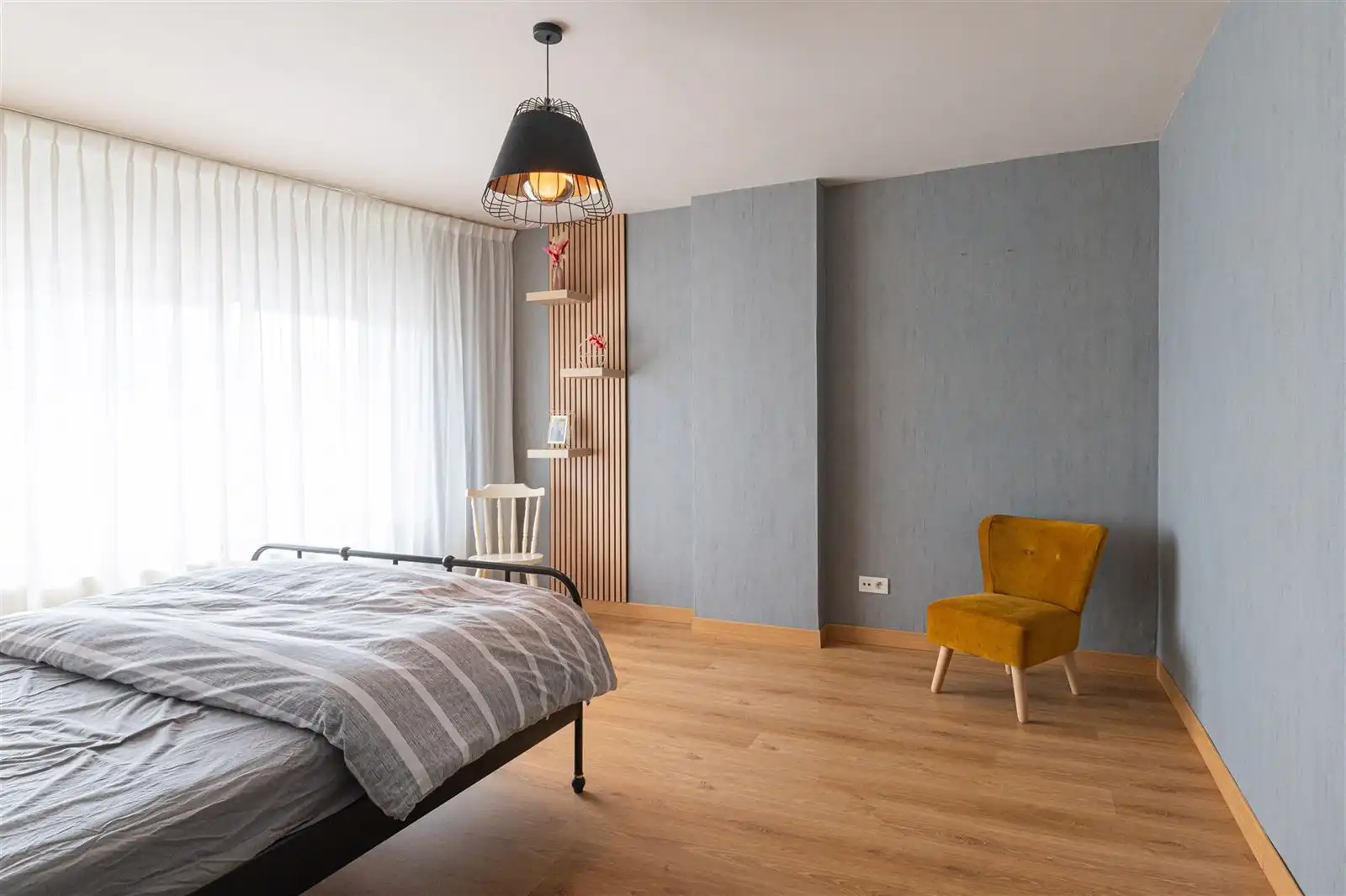 Ruime gezinswoning met grote tuin in Denderhoutem! foto 9