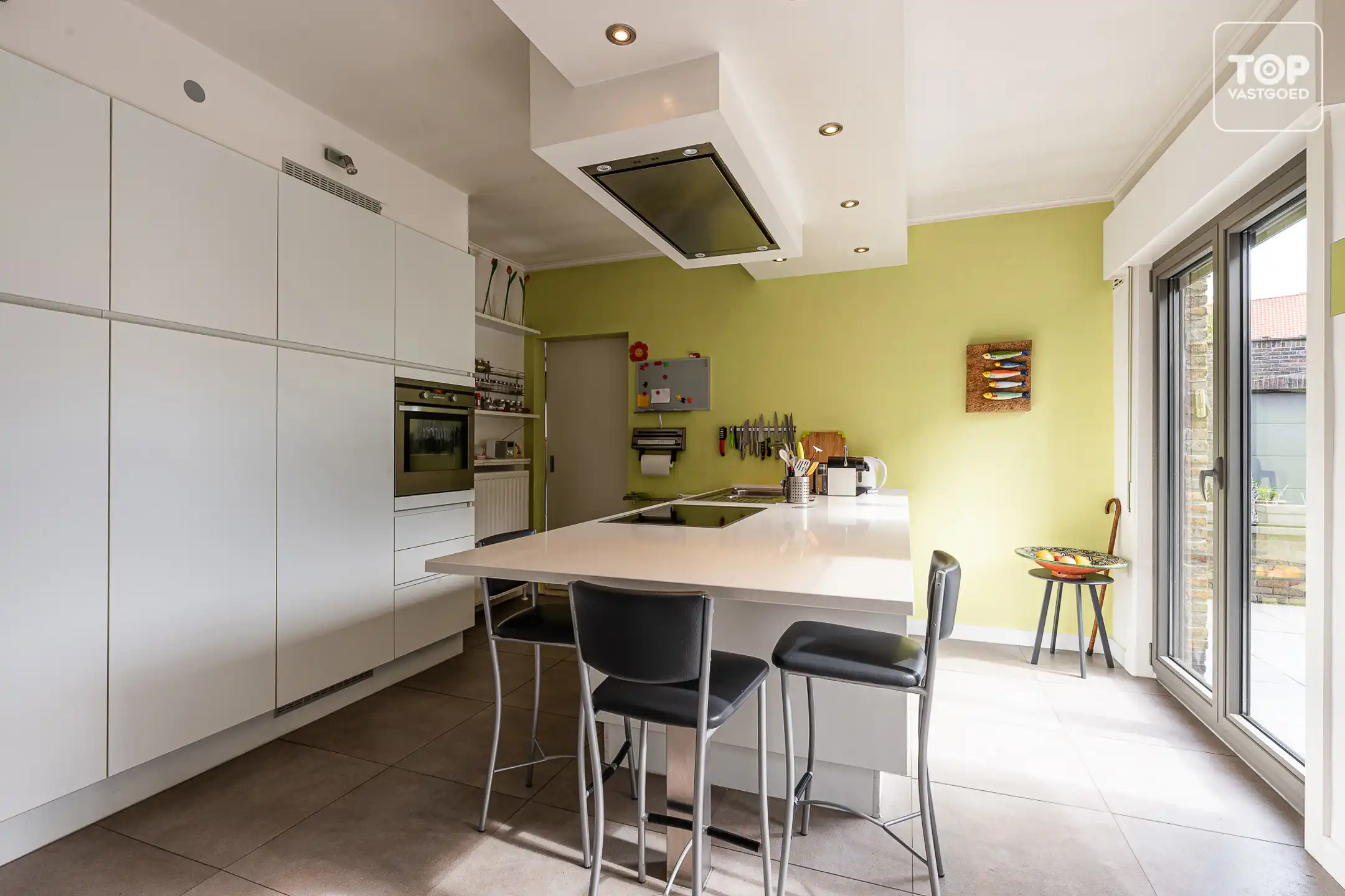 Instapklare halfopen woning met 4 slaapkamers, garage en mooie tuin foto 10