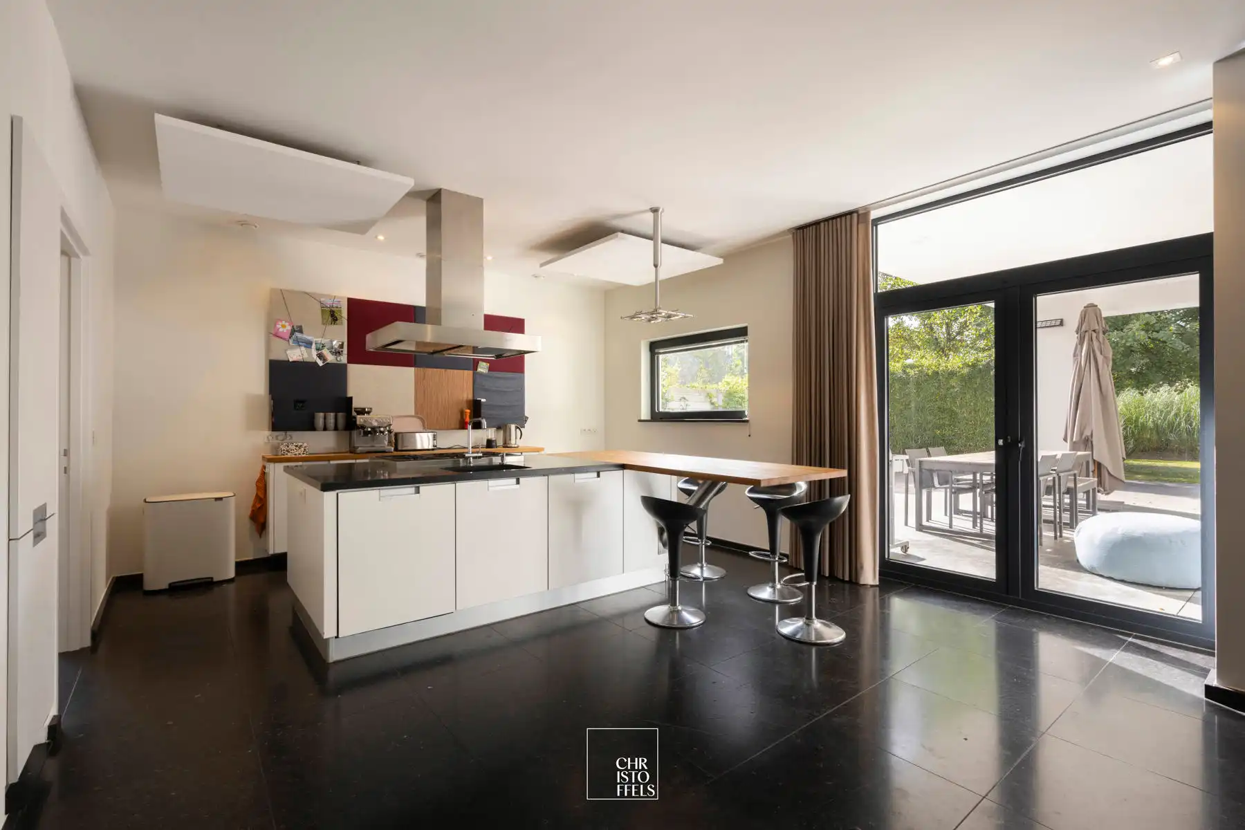 Architecturale villa  (488m²) met buitenzwembad op perceel van 1.281m²  foto 7