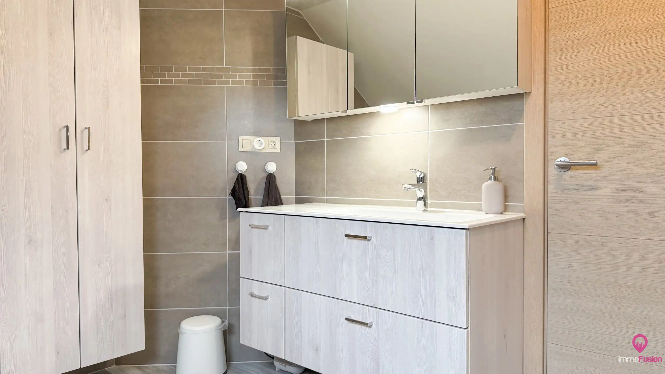 Instapklare woning met 4 slpks, inpandige garage + kelder!  foto 44