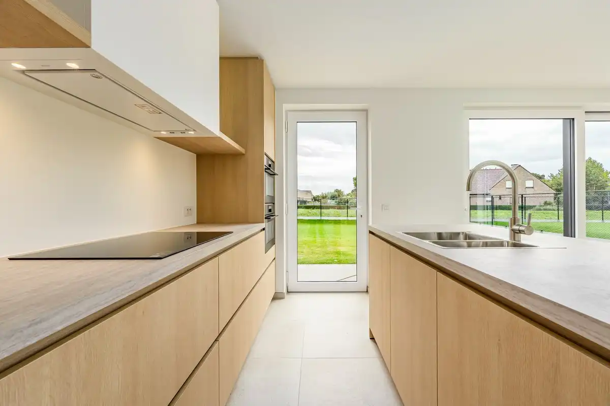 VOLLEDIG AFGEWERKTE MODERNE OPEN NIEUWBOUWWONING TE OOSTDUINKERKE foto 7