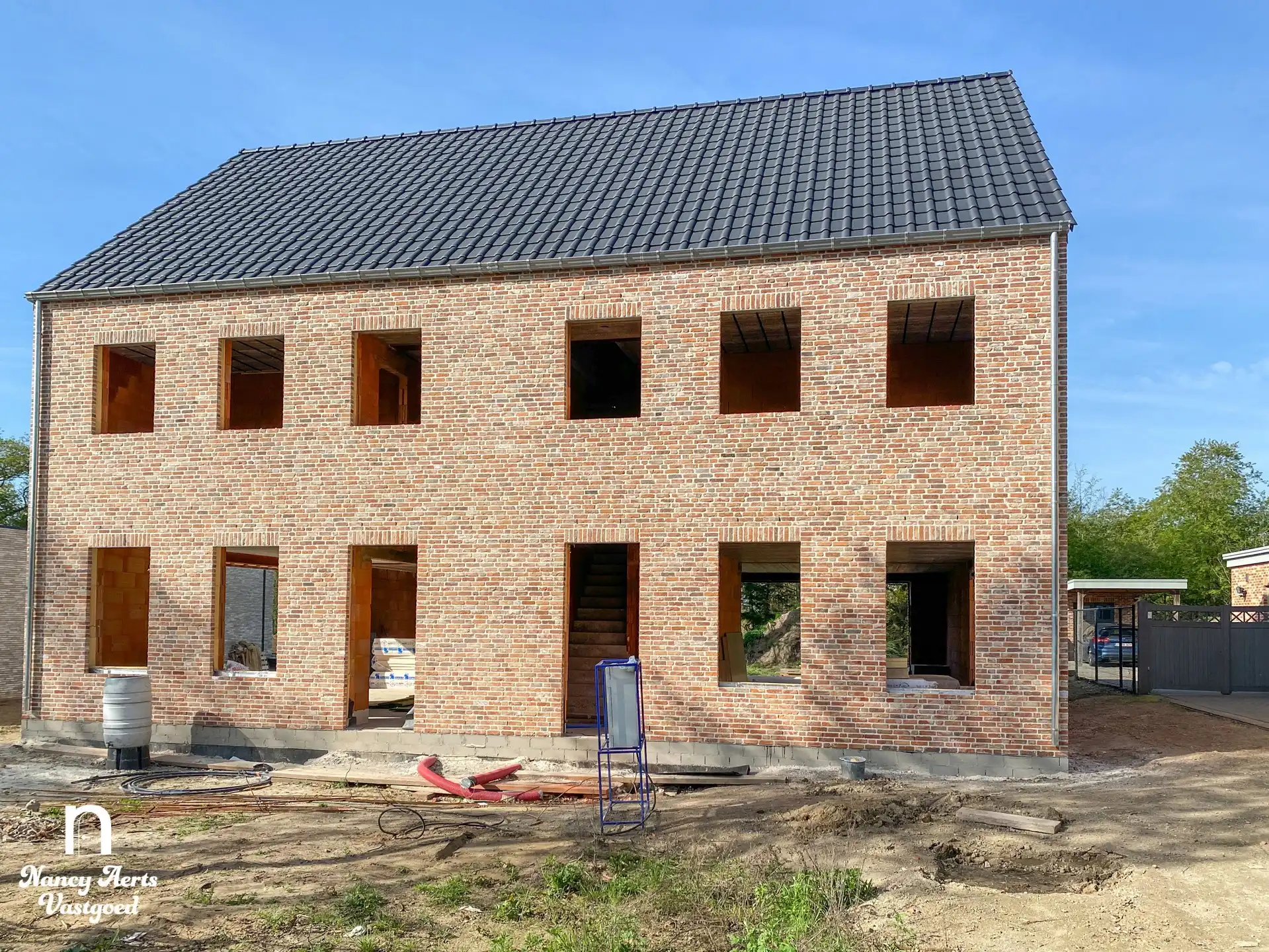 Twee halfopen nieuwbouwwoningen met afwerkingsvrijheid foto {{pictureIndex}}