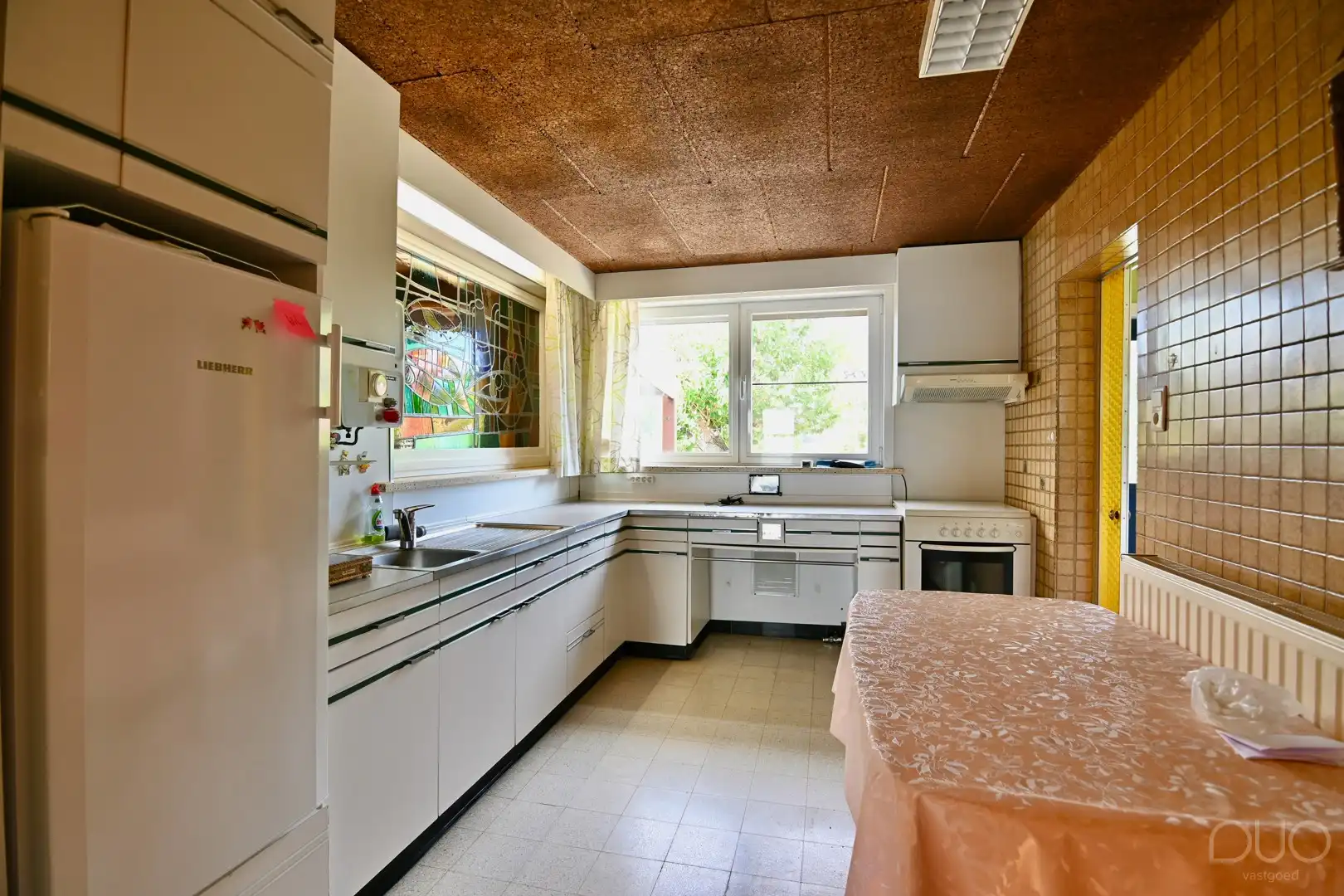 Ruime halfopen gezinswoning met prachtige westgerichte tuin foto 9