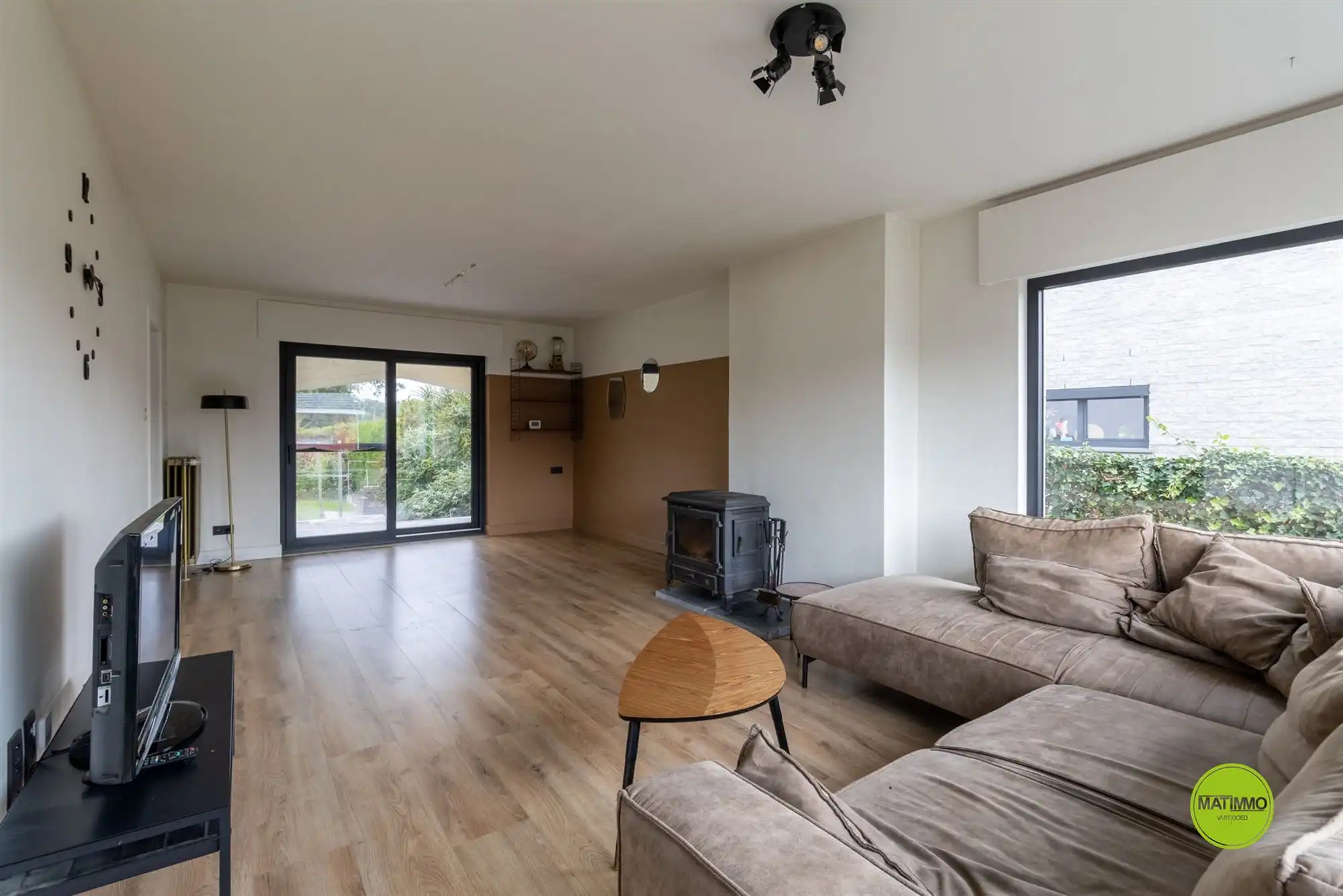 Rustig gelegen, gerenoveerde woning op een ruim perceel foto 4
