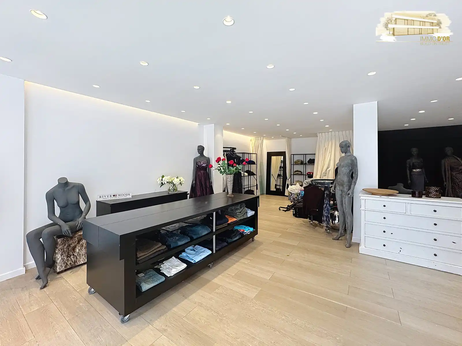 Centraal gelegen handelspand te koop – vernieuwd in 2016 foto 4